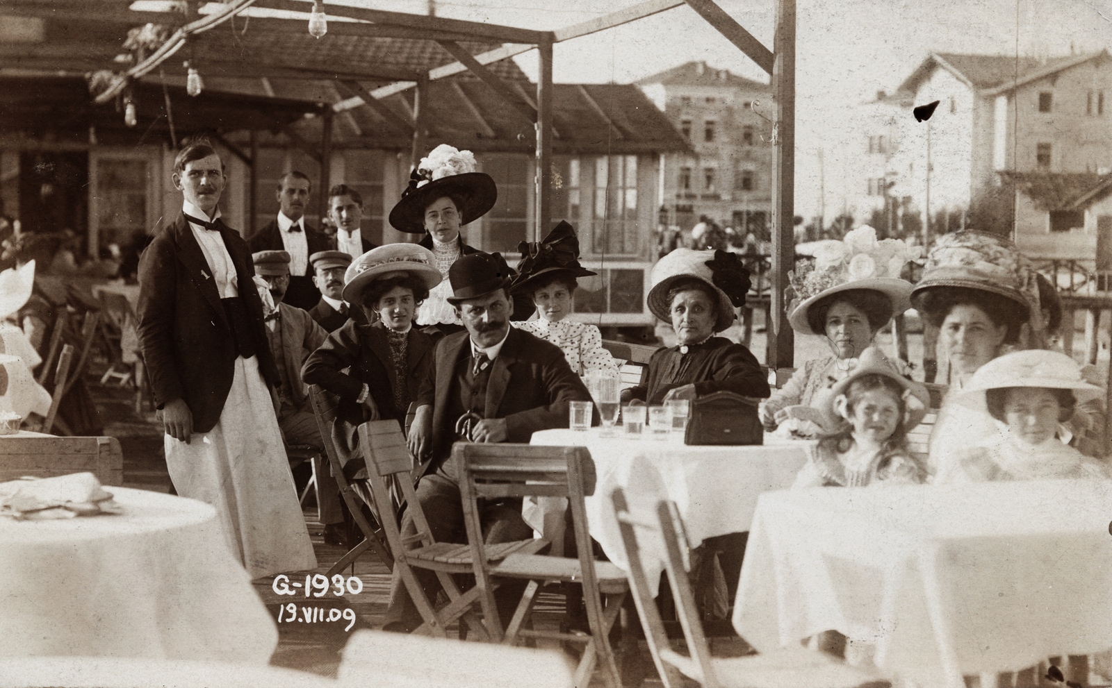 1909, Breuer Pál, restaurant, terrace, lady, girl, hat, gentleman, waiter, date label, Fortepan #153483