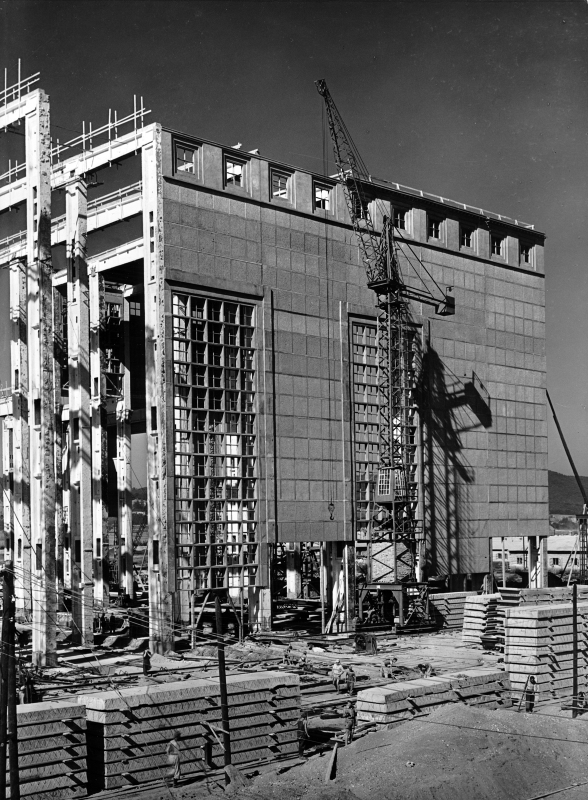 Magyarország, Berente, a Borsodi Hőerőmű építkezése, az épülő kazánház., 1953, Ivánkay Kálmán, tervgazdaság, építkezés, ipar, Fortepan #153489