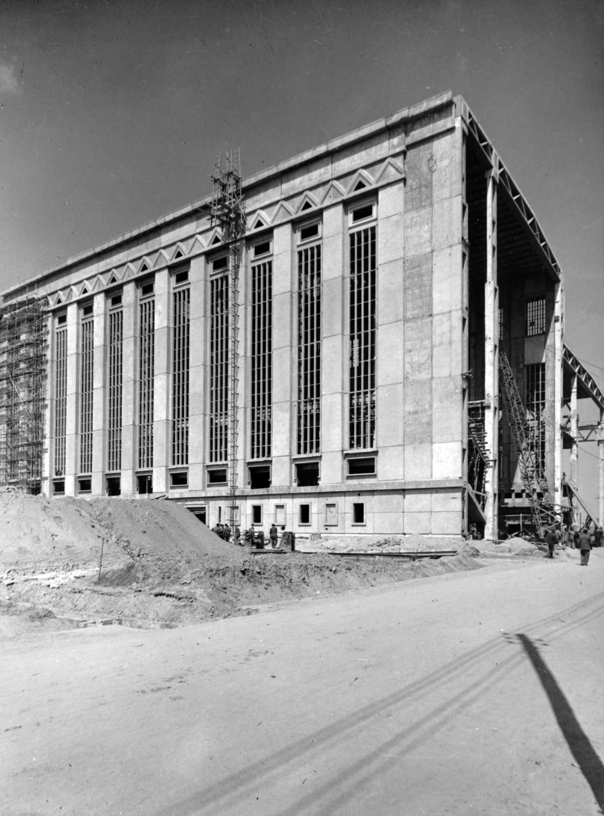 Hungary, Tiszapalkonya, a felvétel a Tiszapalkonyai Hőerőmű építésekor készült. A kazánház és a turbinacsarnok építése., 1954, Ivánkay Kálmán, construction, boiler house, Fortepan #153526