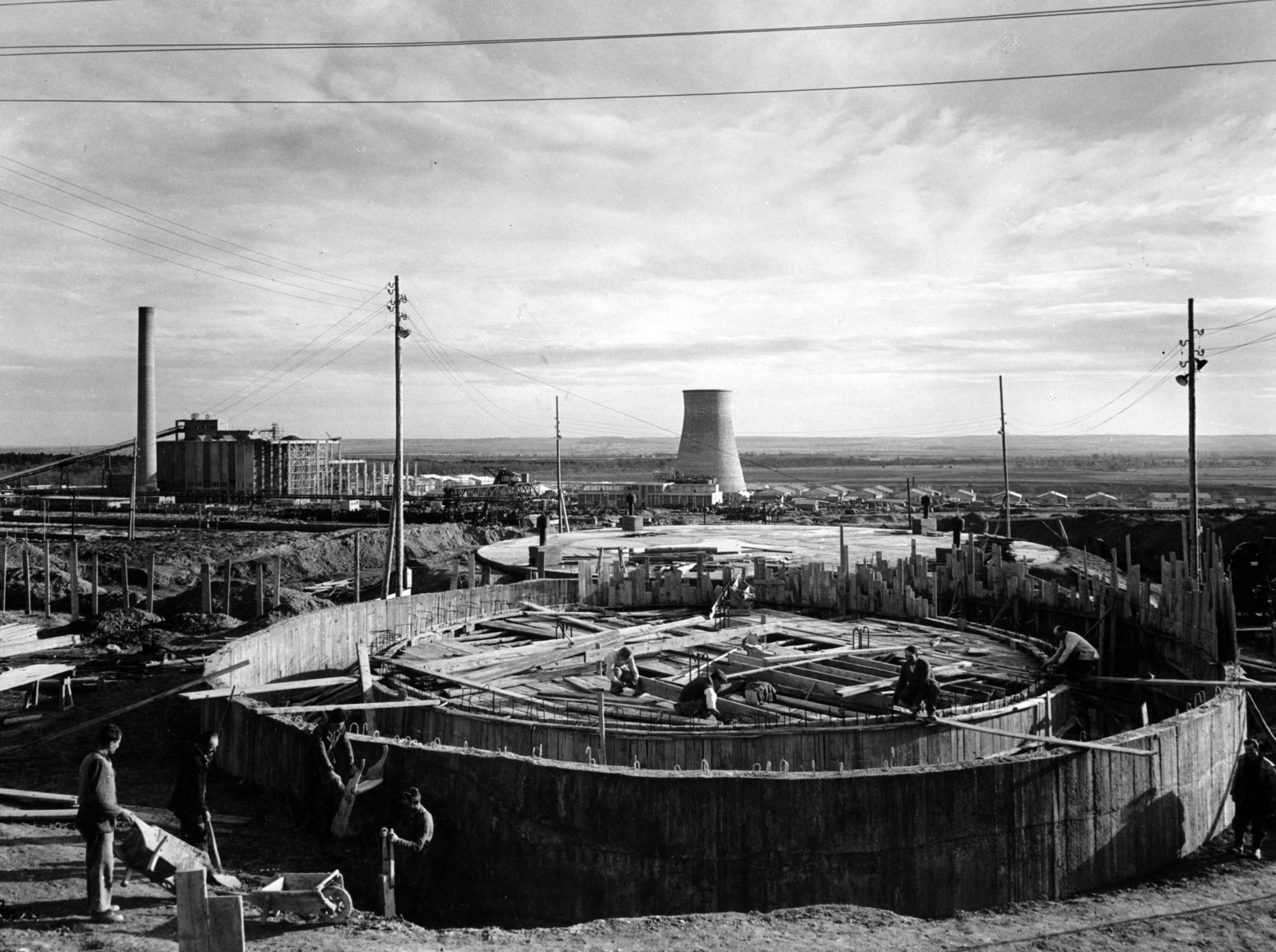 Hungary, Várpalota, a November 7. hőerőmű építkezése., 1951, Ivánkay Kálmán, cooling tower, construction, Fortepan #153534