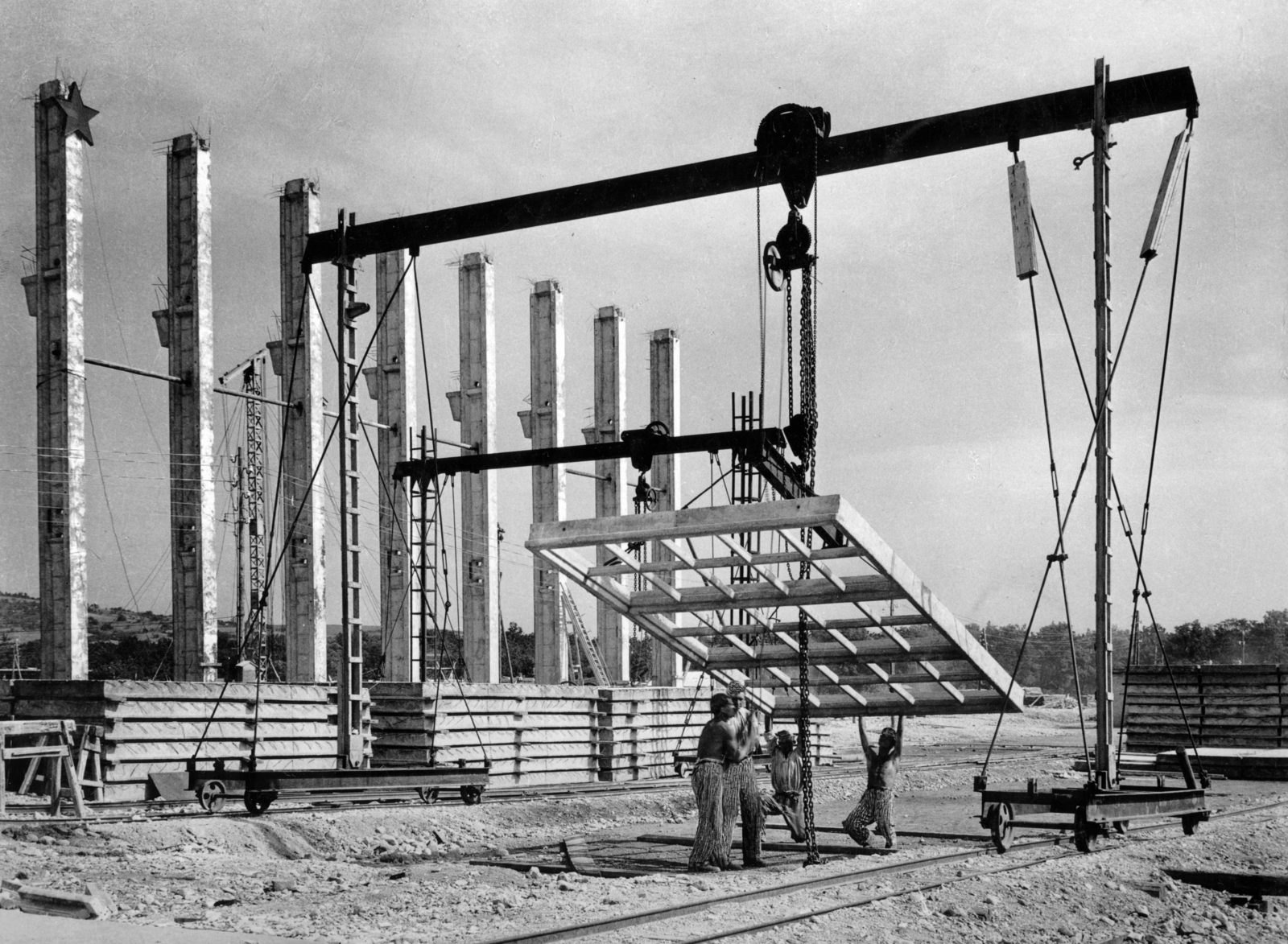 Hungary, Várpalota, Inota, a November 7. hőerőmű építkezése., 1951, Ivánkay Kálmán, construction, power station, Red Star, Fortepan #153546