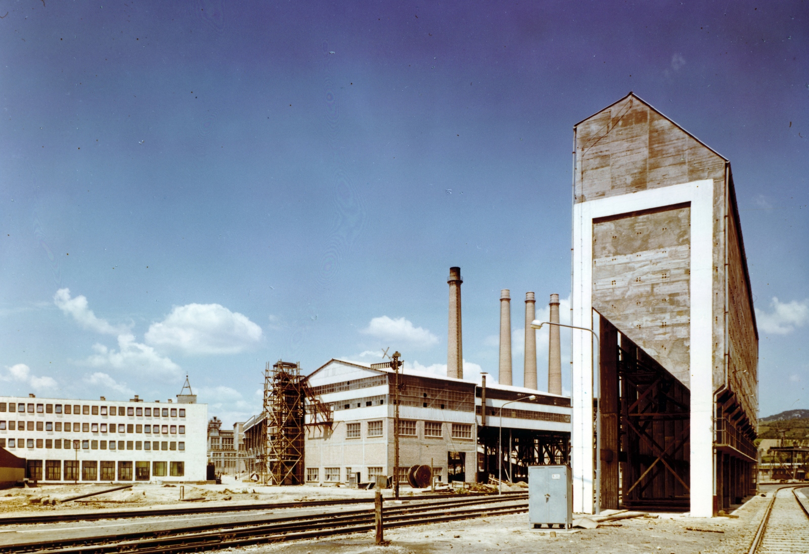 Hungary, Vác, Dunai Cement Művek (később Duna-Dráva Cement Kft. Váci Gyára), kohókőrakodó, kötélpálya leadó állomás., 1963, Ivánkay Kálmán, colorful, Fortepan #153566