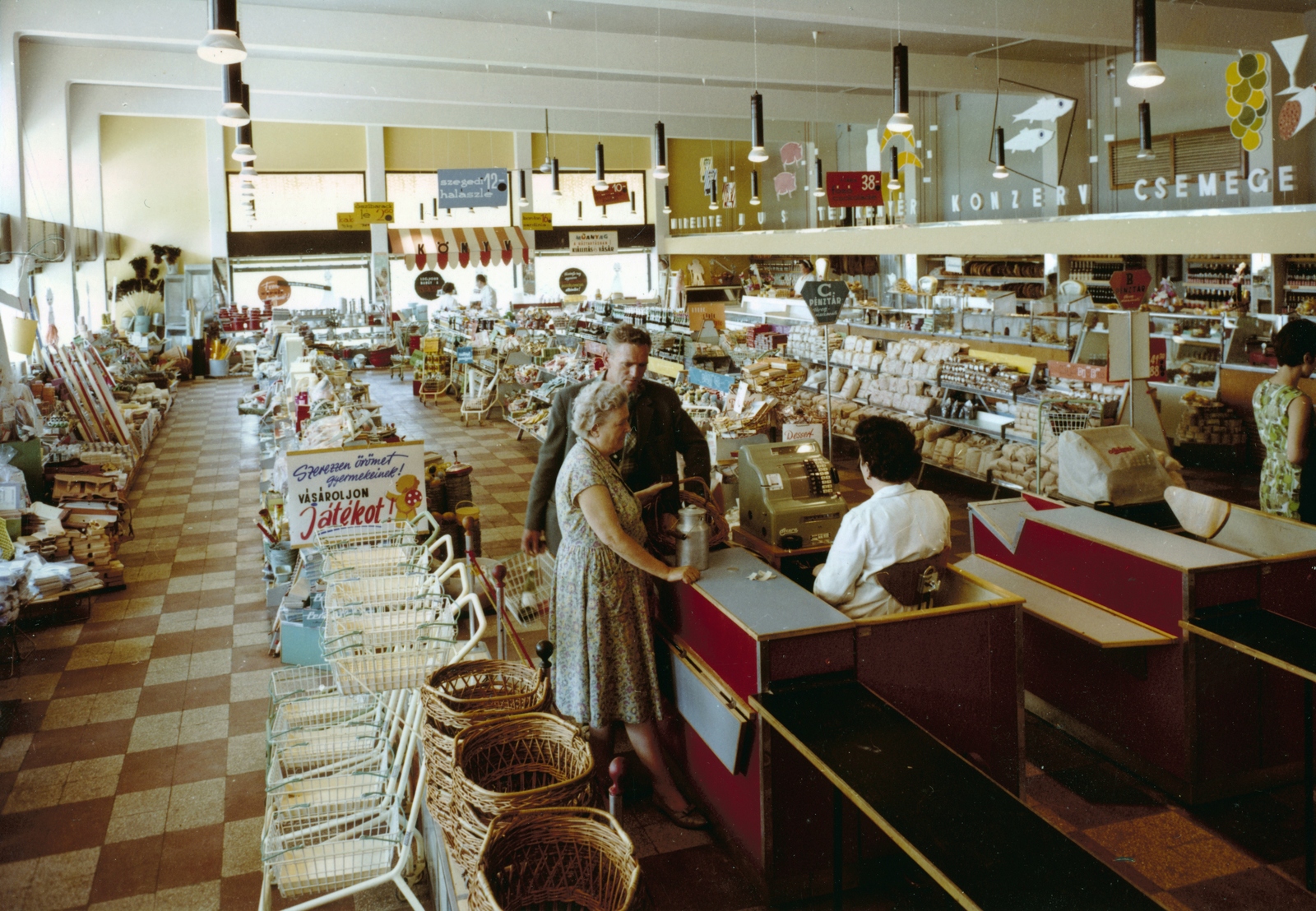 Hungary, Vác, Deákvári főtér, ABC áruház., 1963, Ivánkay Kálmán, colorful, grocery store, wickerwork, shop interior, cash box, Fortepan #153585