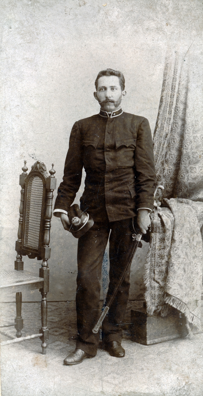 Magyarország, XII. rangosztályú állami erdészeti tisztviselő, szolgálati egyenruhában., 1911, Karsai György, katona, kard, Osztrák-Magyar Monarchia, Fortepan #153828