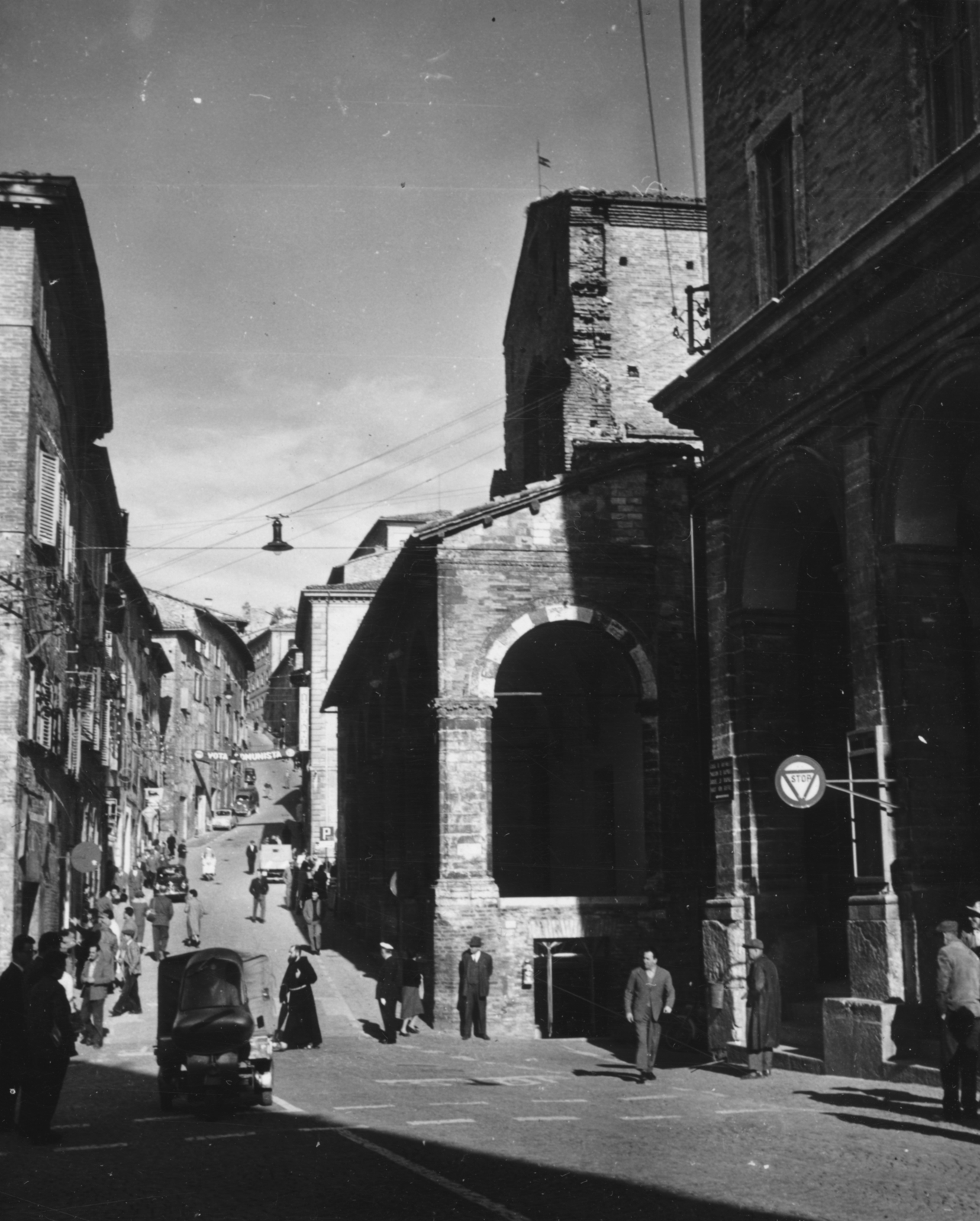 Italy, Piazza della Repubblica, szemben a Via Raffaello., 1959, Koppány András, Fortepan #153886
