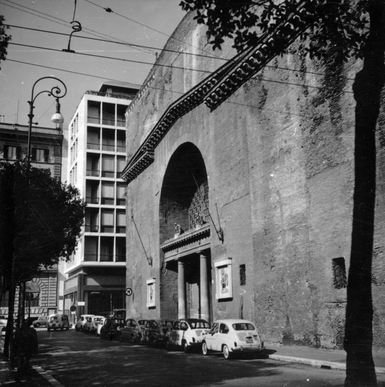 Italy, Rome, Via Giuseppe Romita, jobbra az egykor Planetárium (később szoborkiállítás van benne)., 1962, Koppány András, Fortepan #153895