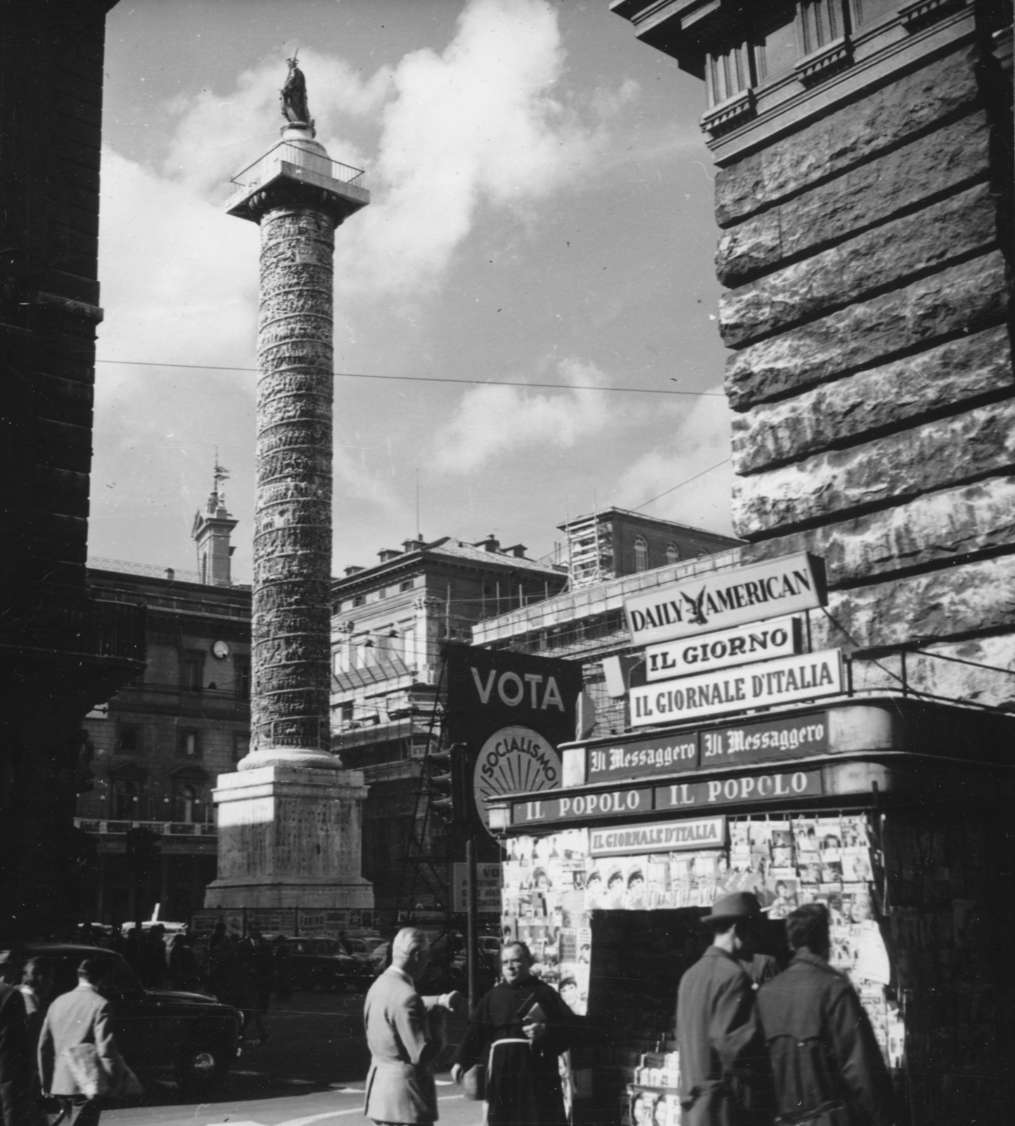 Italy, Rome, Piazza Colonna a Via del Corso felől, szemben Marcus Aurelius oszlopa., 1959, Koppány András, Fortepan #153896