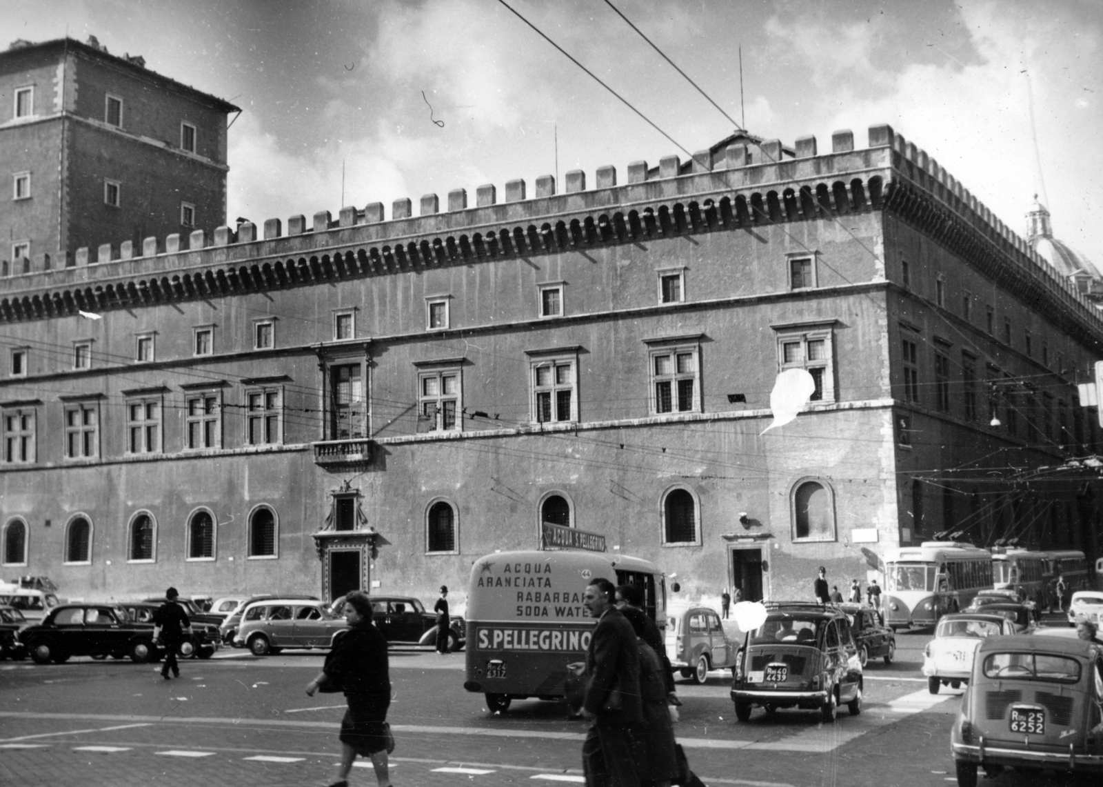 Italy, Rome, Piazza Venezia, Palazzo Venezia., 1959, Koppány András, trolley bus, Fortepan #153899