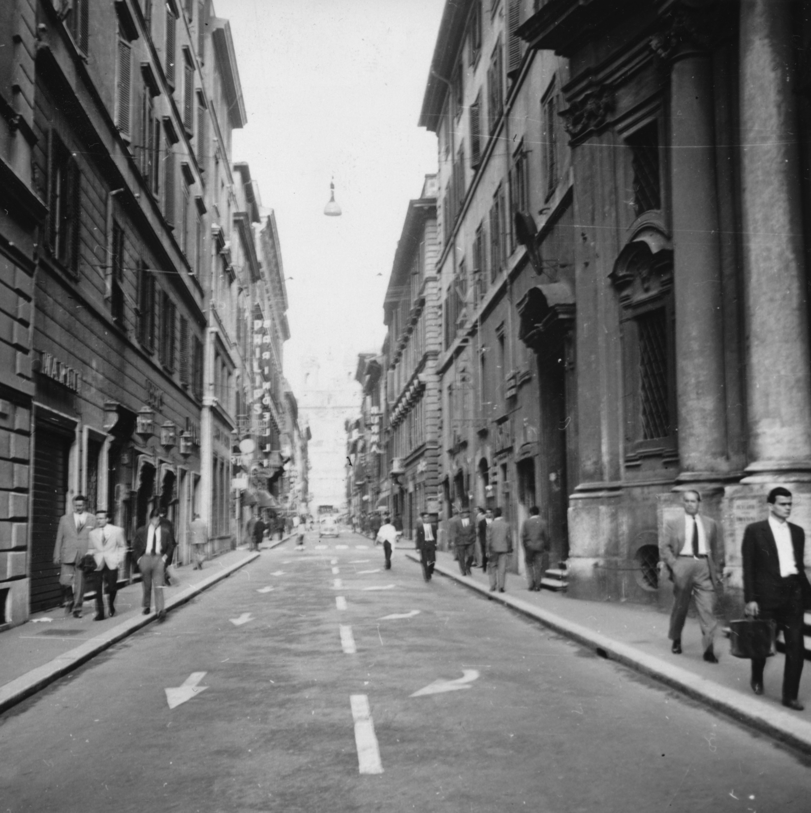 Olaszország, Róma, Via Condotti a Piazza di Spagna felé nézve., 1962, Koppány András, Fortepan #153913