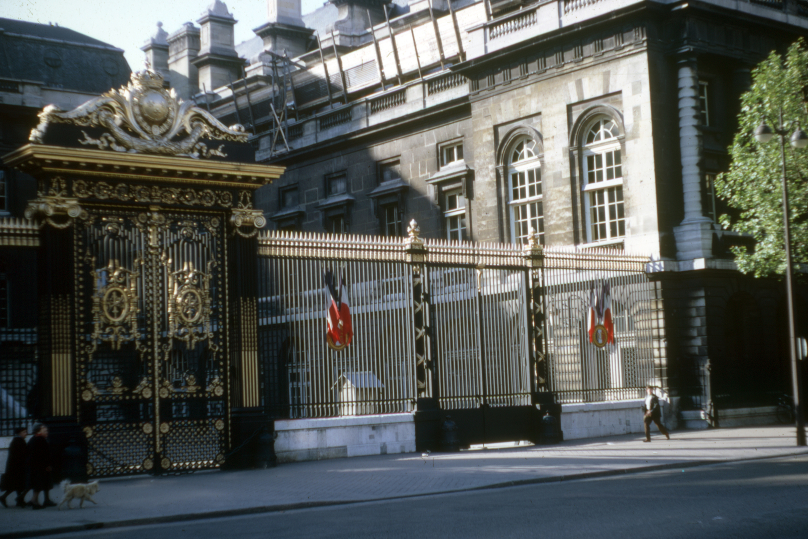 France, Paris, Cité-sziget, Boulevard du Palais, Igazságügyi Palota. A felvétel az 1968-as diáklázadások idején készült., 1968, Szekrényesy Réka, Fortepan #153966
