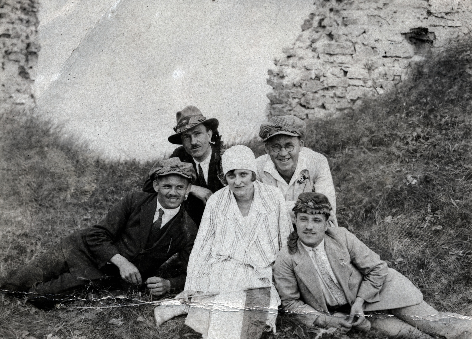 1931, Szesztay család, castle ruins, cap, tableau, Fortepan #154042
