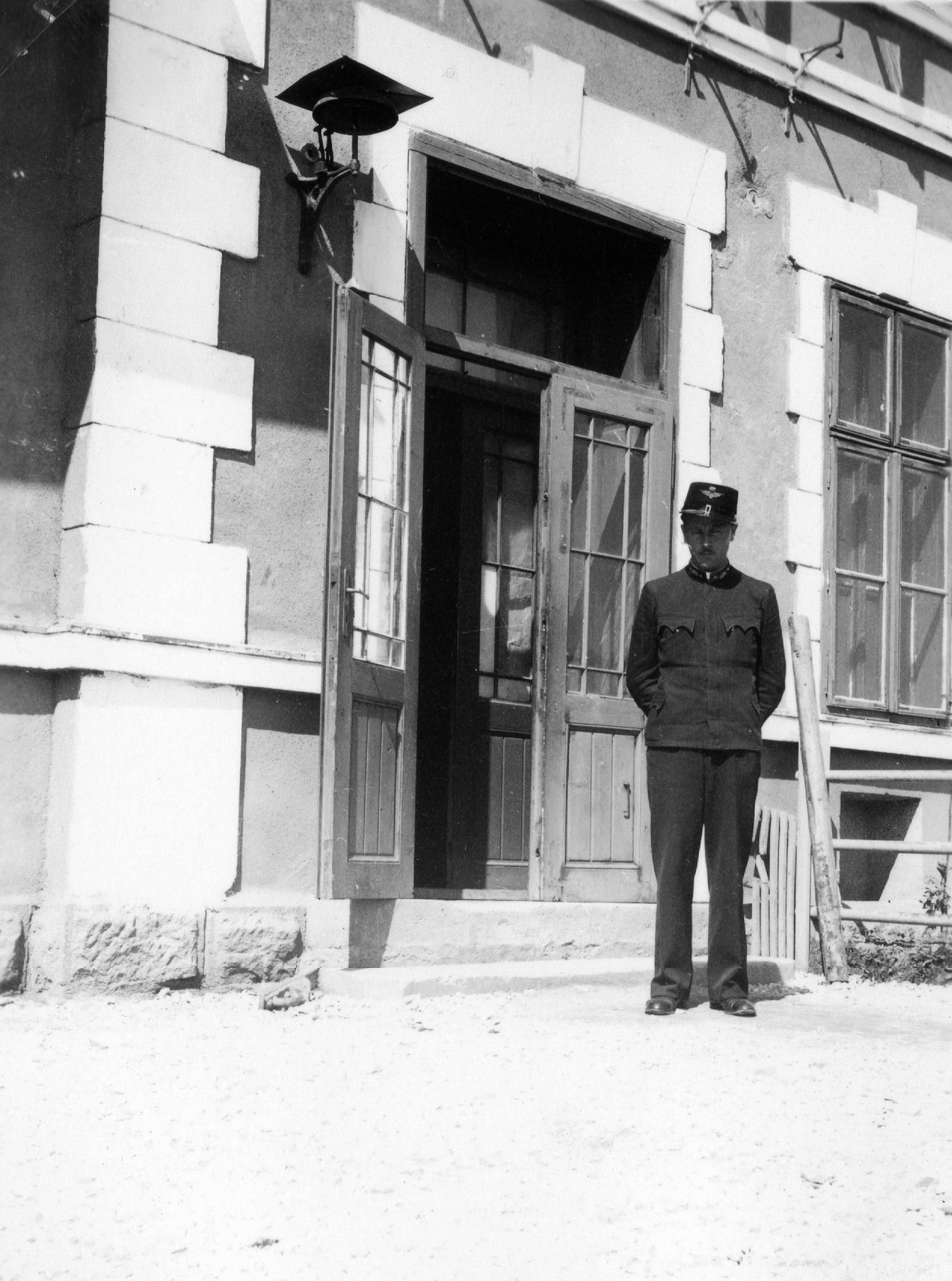 1936, Orosz Heléna, railway, train station, railroader, train, hands behind the back, Fortepan #15412