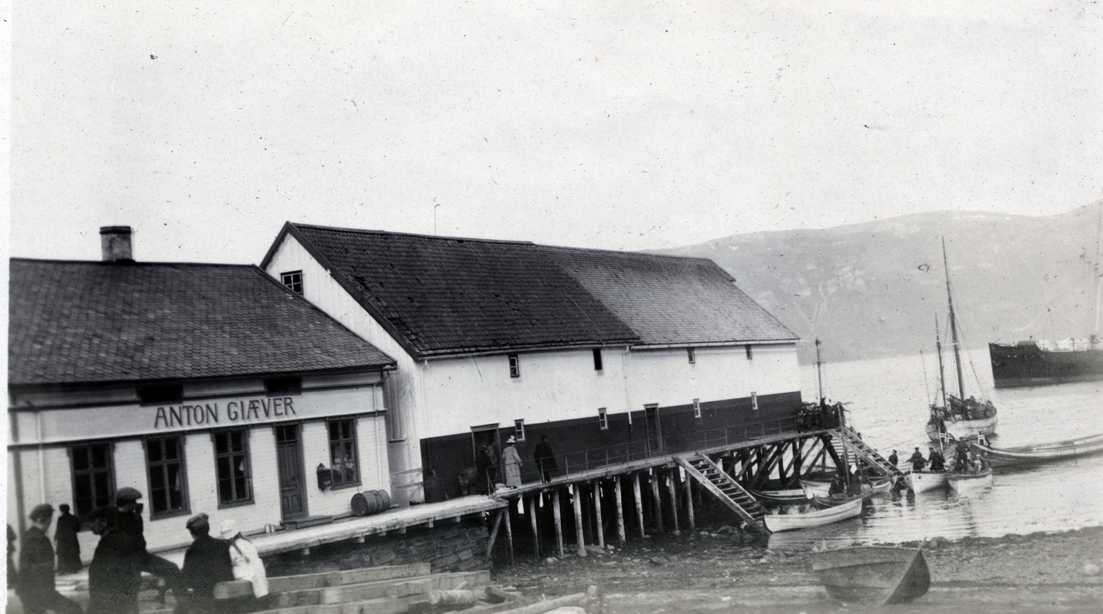 Norway, Lyngseidet, móló., 1914, Szesztay család, ship, barrel, boat, sailor, sea shore, pier, Fortepan #154156