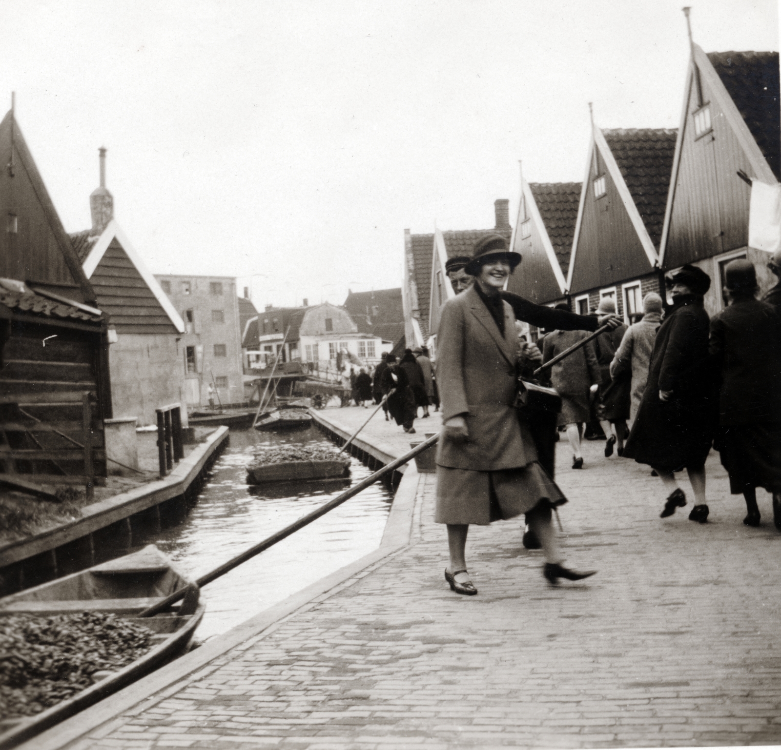 Netherlands, Volendam, a Meerzijde utca., 1931, Szesztay család, canal, Fortepan #154218