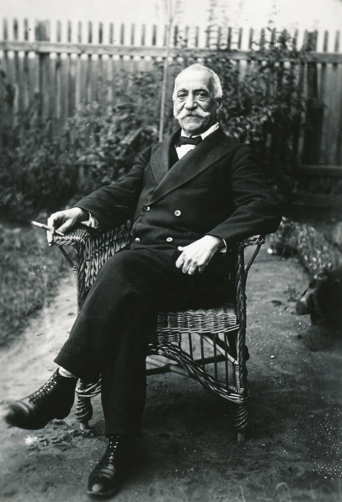 1920, Mezey Ferenc, smoking, wicker chair, moustache, leg over leg, old person, Fortepan #154279