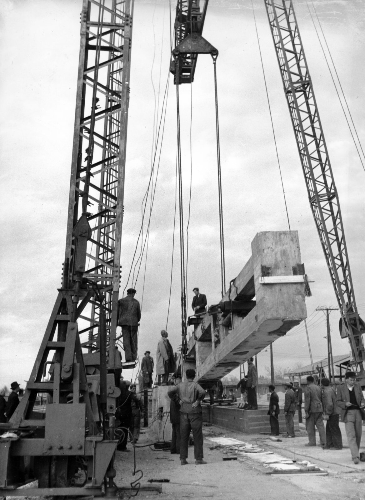 Hungary, Tiszapalkonya, a felvétel a Tiszapalkonyai Hőerőmű építésekor készült., 1954, Ivánkay Kálmán, construction, rf-concrete, power station, crane, Fortepan #154366