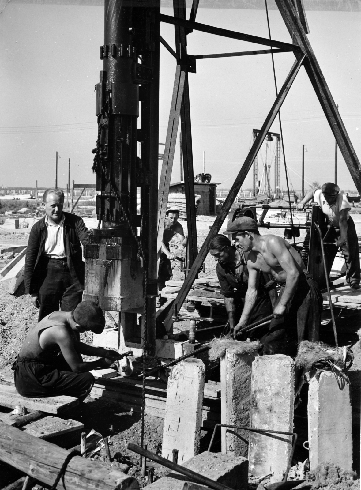 Hungary, Tiszapalkonya, a felvétel a Tiszapalkonyai Hőerőmű építésekor készült., 1954, Ivánkay Kálmán, worker, construction, power station, Fortepan #154367