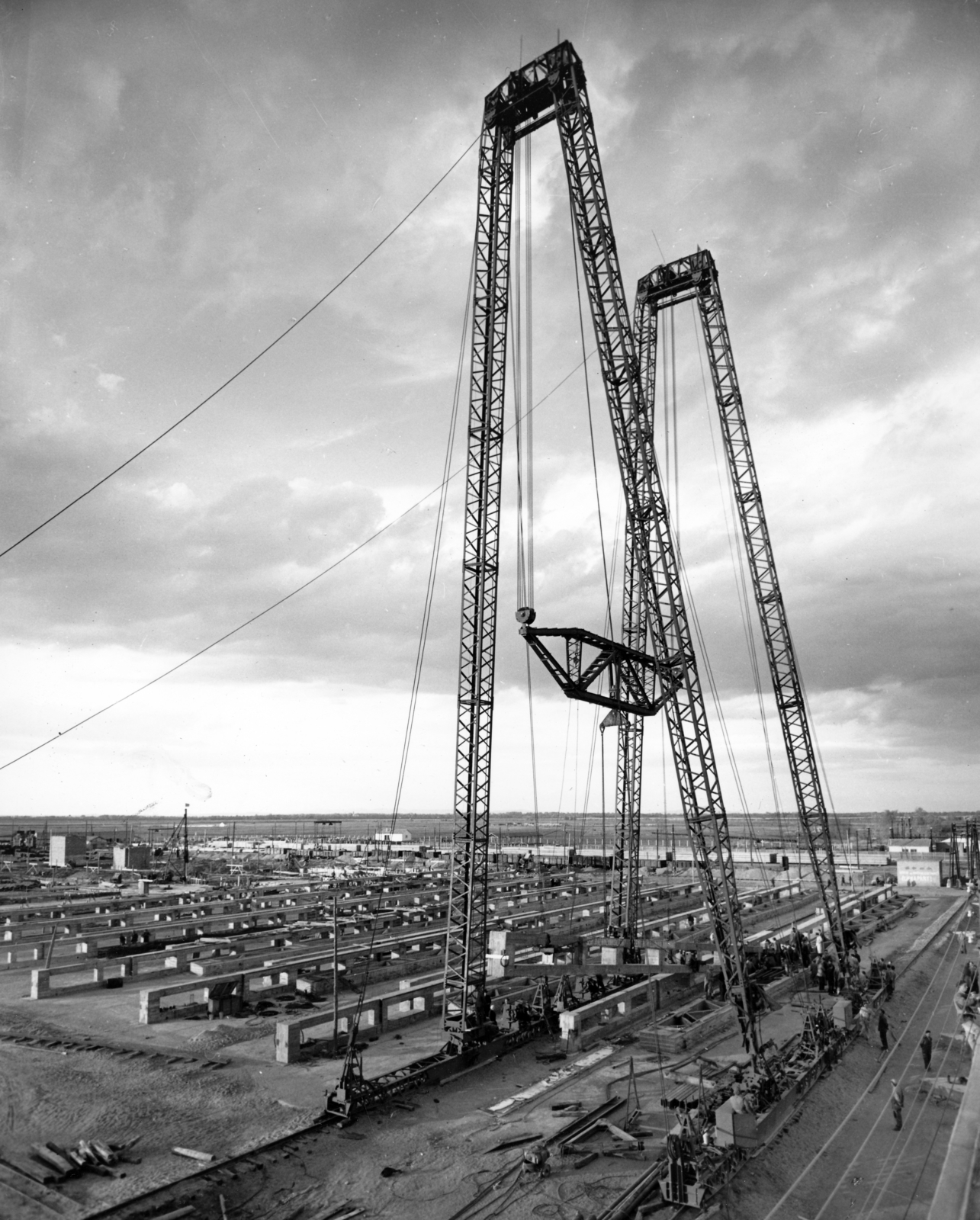 Magyarország, Tiszapalkonya, a felvétel a Tiszapalkonyai Hőerőmű építésekor készült., 1954, Ivánkay Kálmán, építkezés, daru, Fortepan #154368