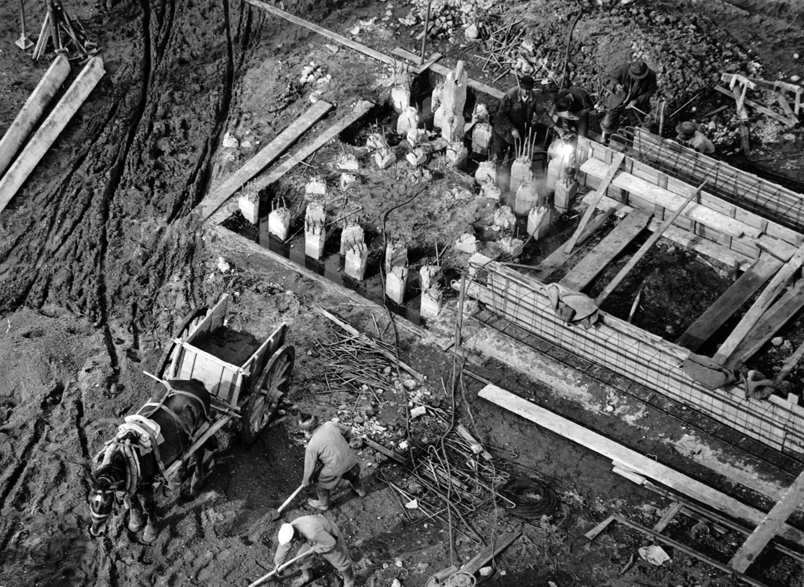 Hungary, Tiszapalkonya, a felvétel a Tiszapalkonyai Hőerőmű építésekor készült., 1953, Ivánkay Kálmán, construction, worker, power station, cart, Fortepan #154386