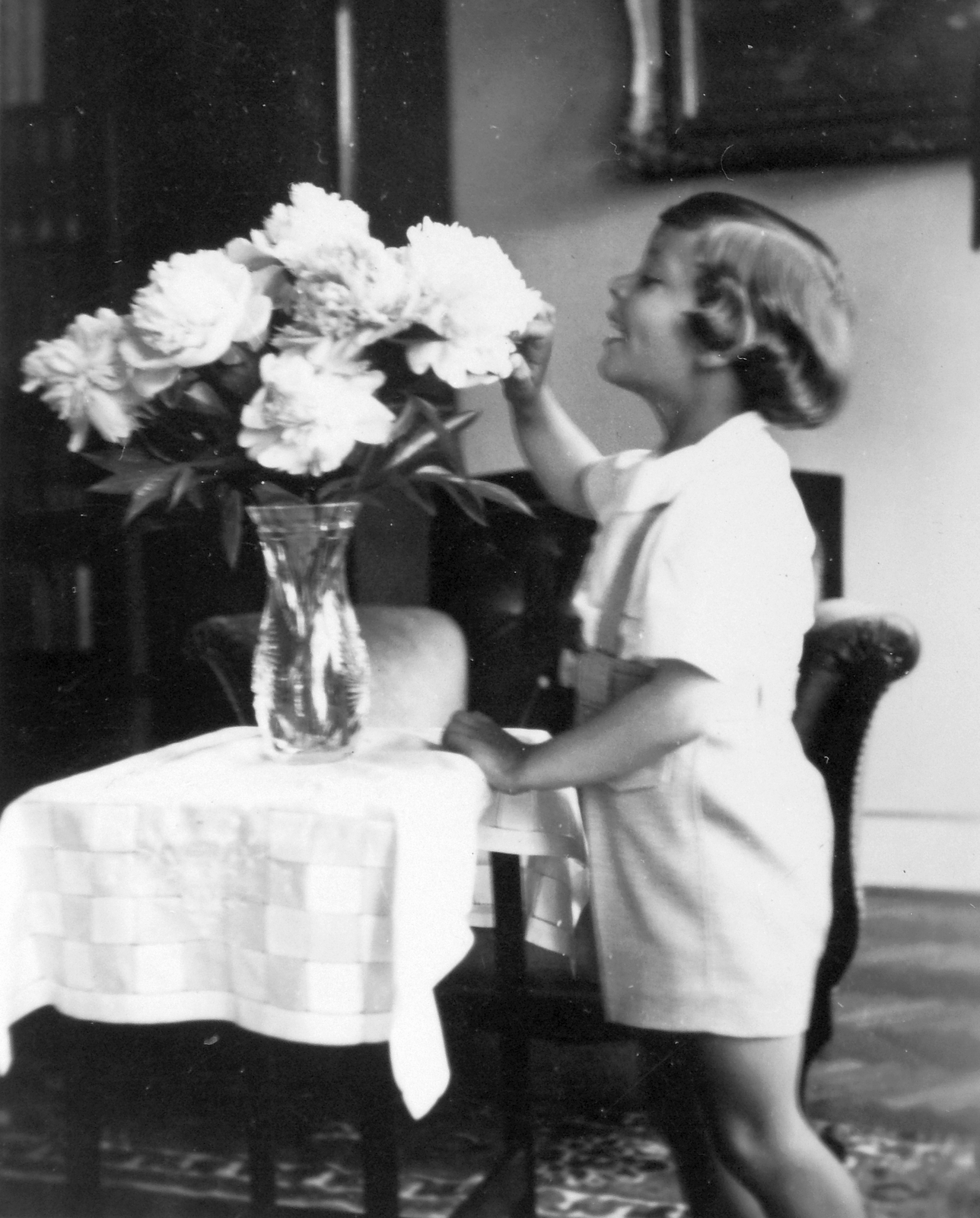 1930, Orosz Heléna, portrait, flower, interior, posture, kid, Fortepan #15466
