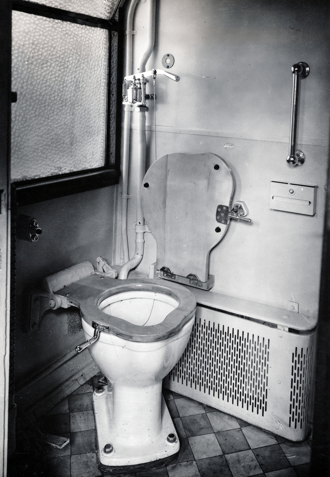 1941, Surányi Sándor - György József, toilet bowl, railway, Fortepan #154700