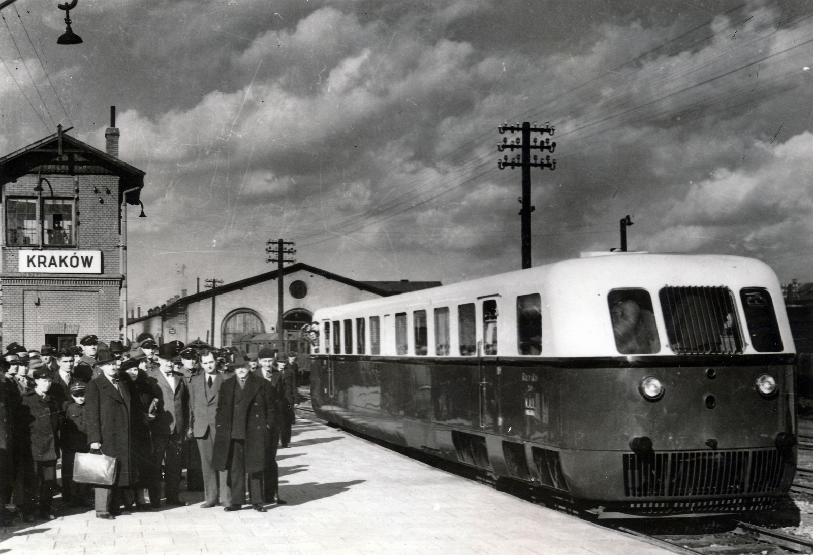 Lengyelország, Krakkó, főpályaudvar, a MÁV részére szállított Ganz gyártmányú Árpád sínautóbusz bemutató úton., 1934, Surányi Sándor - György József, vasútállomás, Fortepan #154739