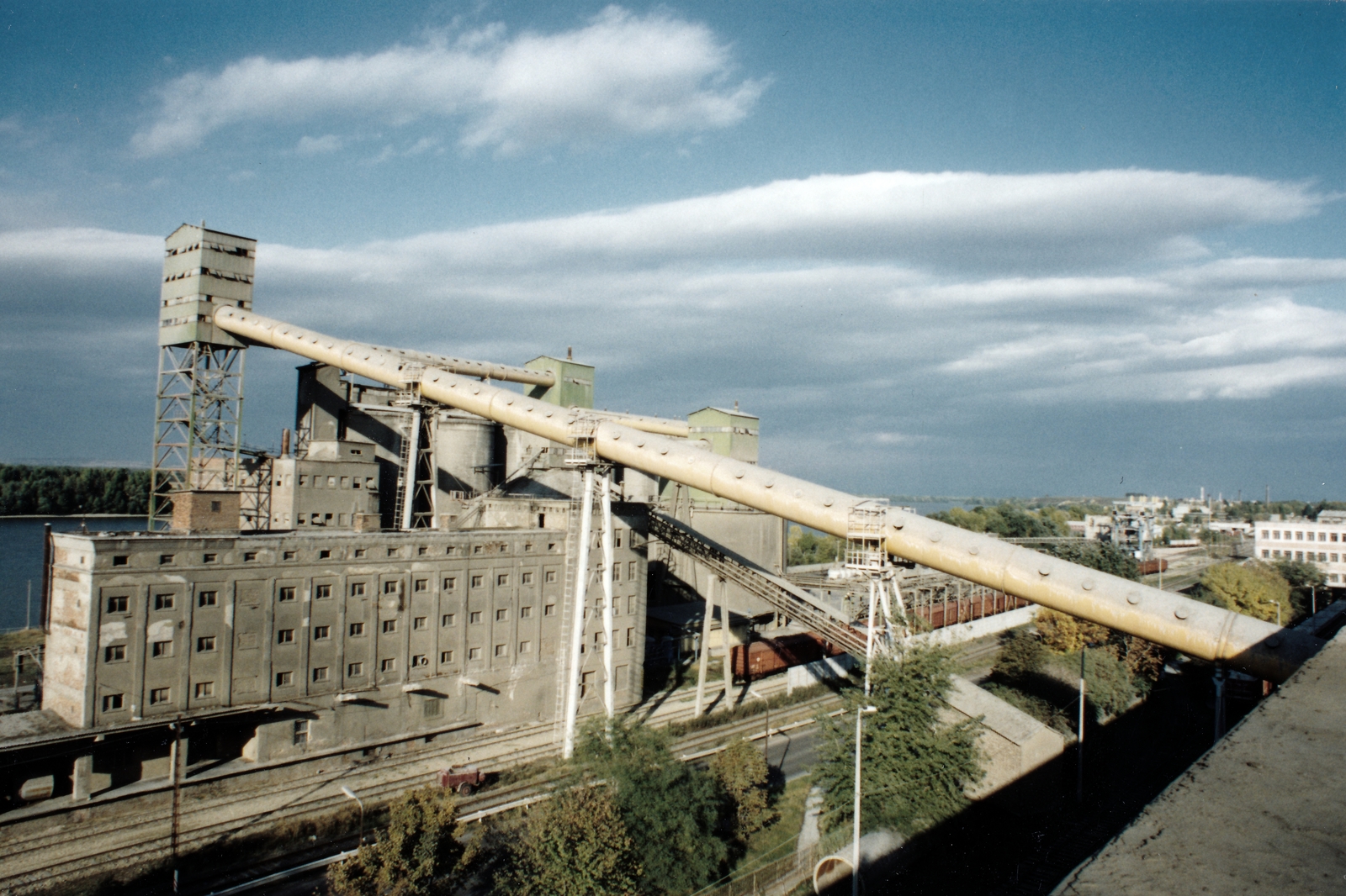 Hungary, Lábatlan, cementgyár., 1988, Lábatlan Polgármesteri Hivatal, colorful, Danube, cement factory, Fortepan #155027