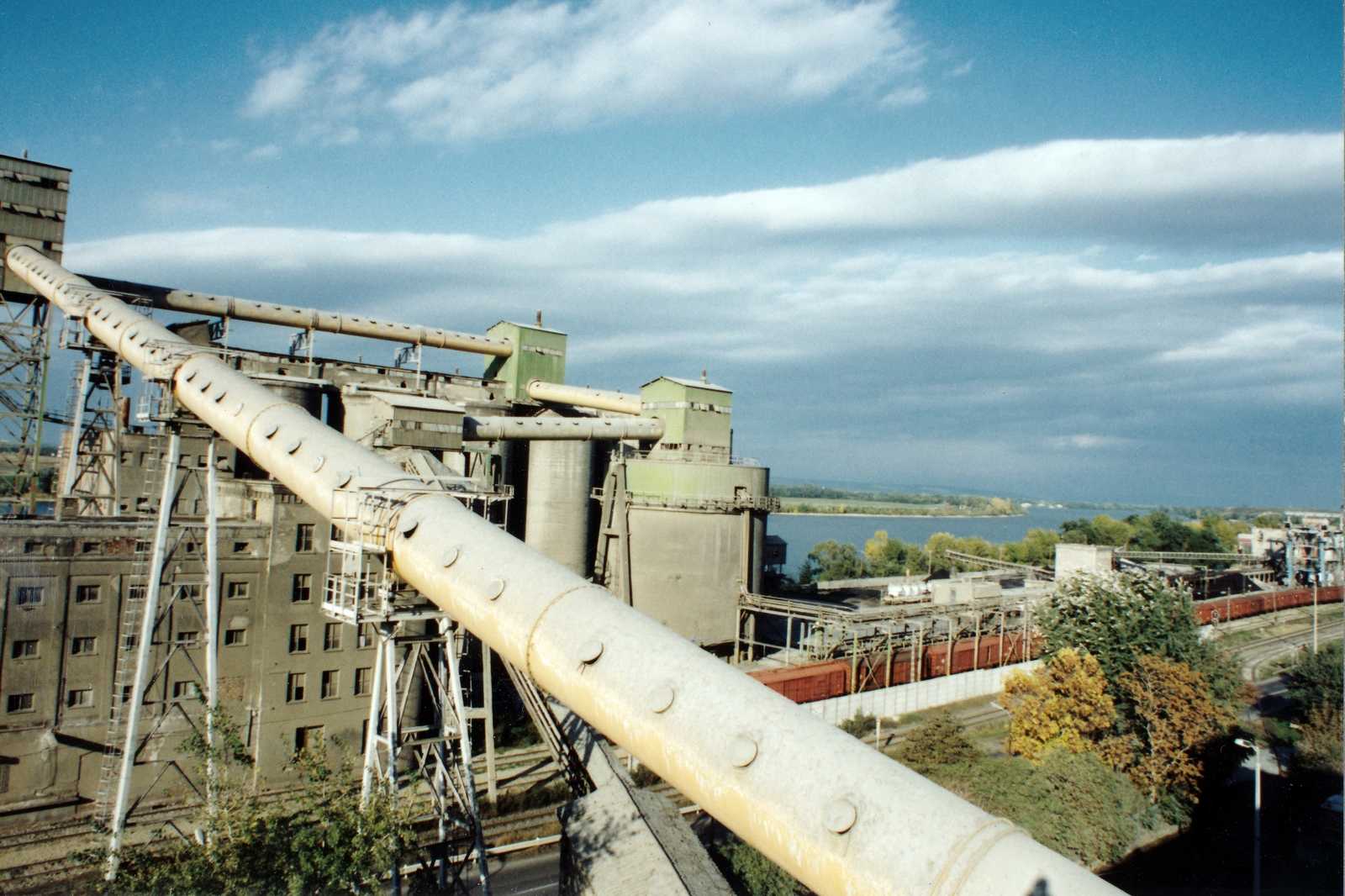 Hungary, Lábatlan, cementgyár., 1988, Lábatlan Polgármesteri Hivatal, colorful, Danube, cement factory, Fortepan #155028