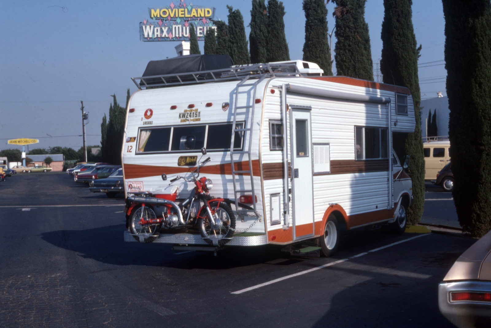 USA, Buena Park,California, Beach Boulevard., 1976, Bogdan Celichowski, colorful, motorcycle, motor home, Fortepan #155162