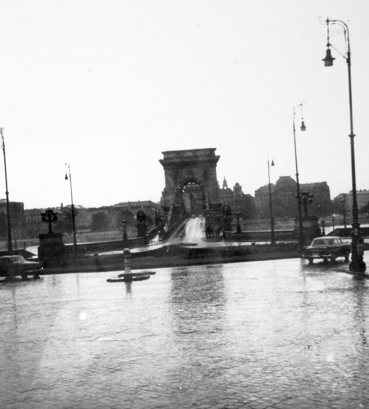 Magyarország, Budapest I., Clark Ádám tér, Széchenyi Lánchíd., 1969, Orosz Heléna, híd, városkép, csibilámpa, automobil, GAZ M21 Volga, Budapest, függőhíd, William Tierney Clark-terv, Fortepan #15519