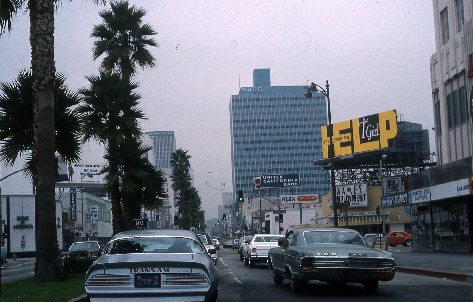 USA, Los Angeles,California, Wilshire Boulevard a South La Brea Avenue kereszteződése előtt., 1976, Bogdan Celichowski, colorful, Fortepan #155213