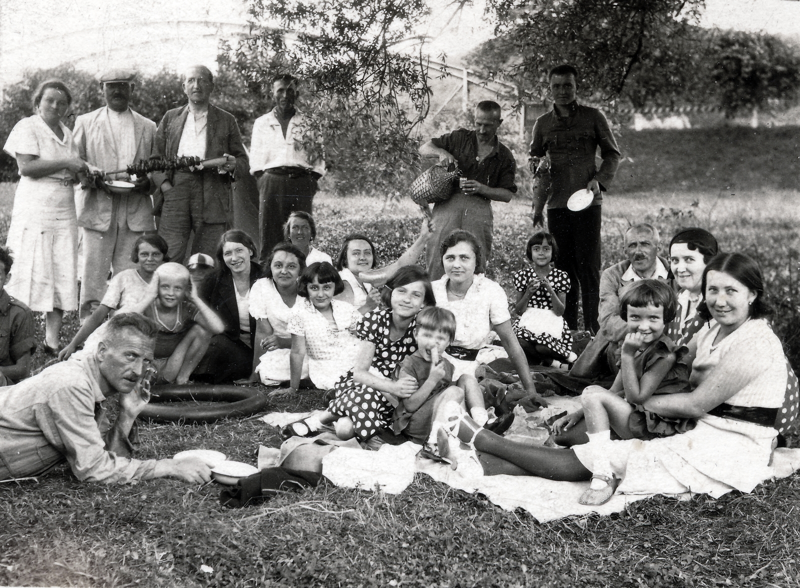 1930, Török Gyöngyvér, inner tube, demijohn, picnic, Fortepan #155324