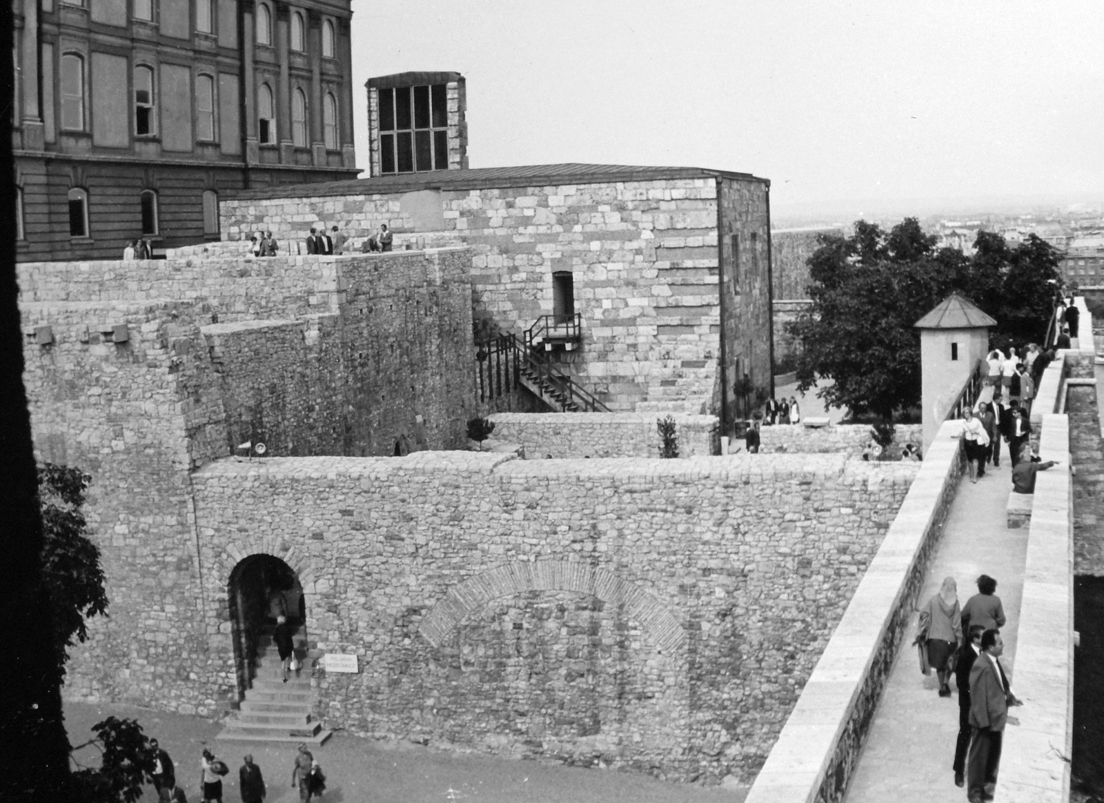 Magyarország, budai Vár, Budapest I., Budavári Palota (korábban Királyi Palota) déli zárt udvar., 1969, Orosz Heléna, Budapest, Fortepan #15535