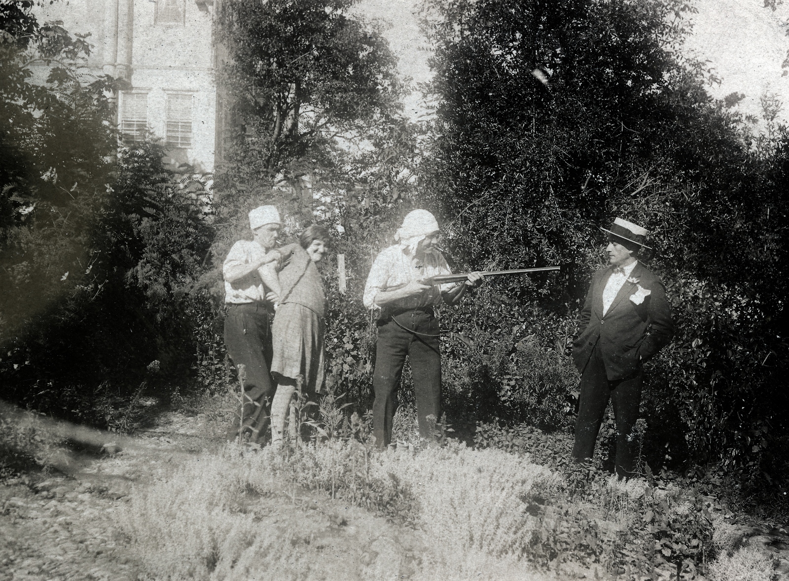 1928, Kiss Zsuzsi, weapon, gun, jesting, Fortepan #155419