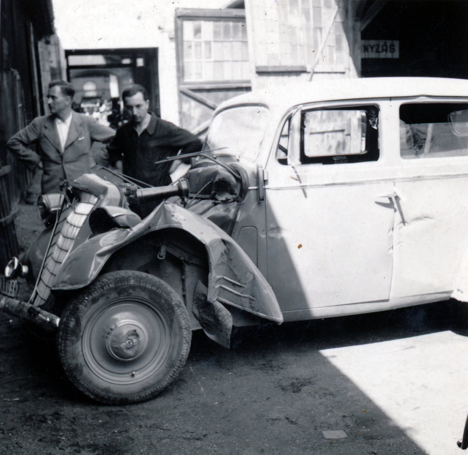 1938, Kiss Zsuzsi, wreck, Fortepan #155428