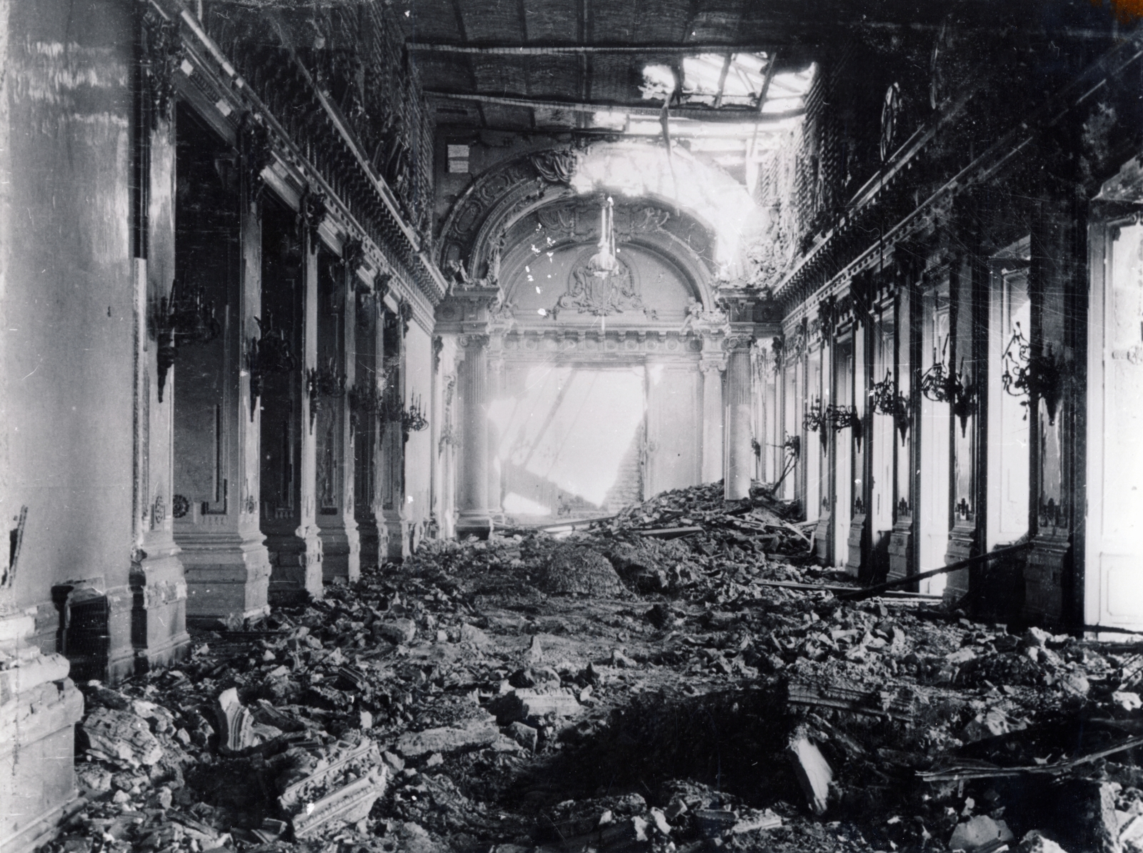 Hungary, Budapest I., Királyi Palota (később Budavári Palota), a romos "buffet-csarnok"., 1945, Fortepan, Budapest, war damage, damaged building, Fortepan #155531