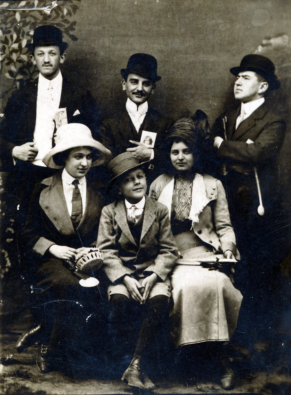 1912, Török Gyöngyvér, tableau, bowler hat, fun, Fortepan #155619