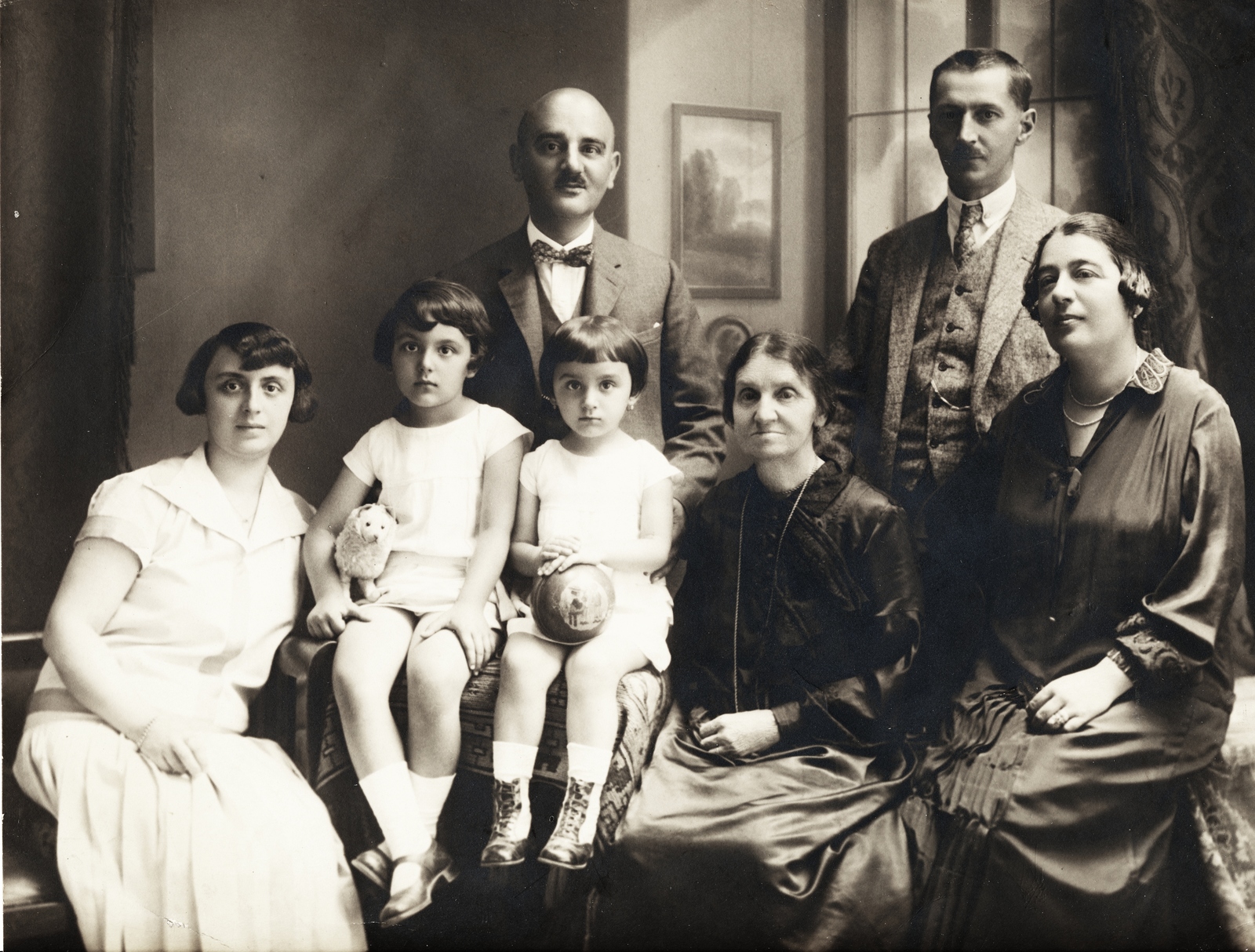 1926, Török Gyöngyvér, family, sitting on a table, Fortepan #155624