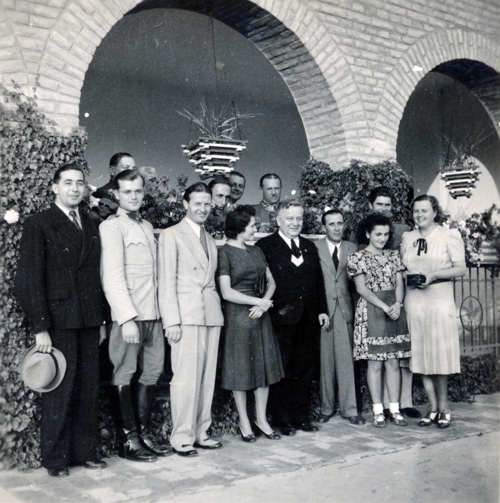 Hungary, Kecskemét, Kecskeméti Állami Mezőgazdasági Középiskola tangazdasága. Elöl középen sötét öltönyben Szász Lajos államtitkár., 1940, Petőfi Sándor Városi Könyvtár Kiskőrös - Szász Lajos hagyatéka, Fortepan #155687