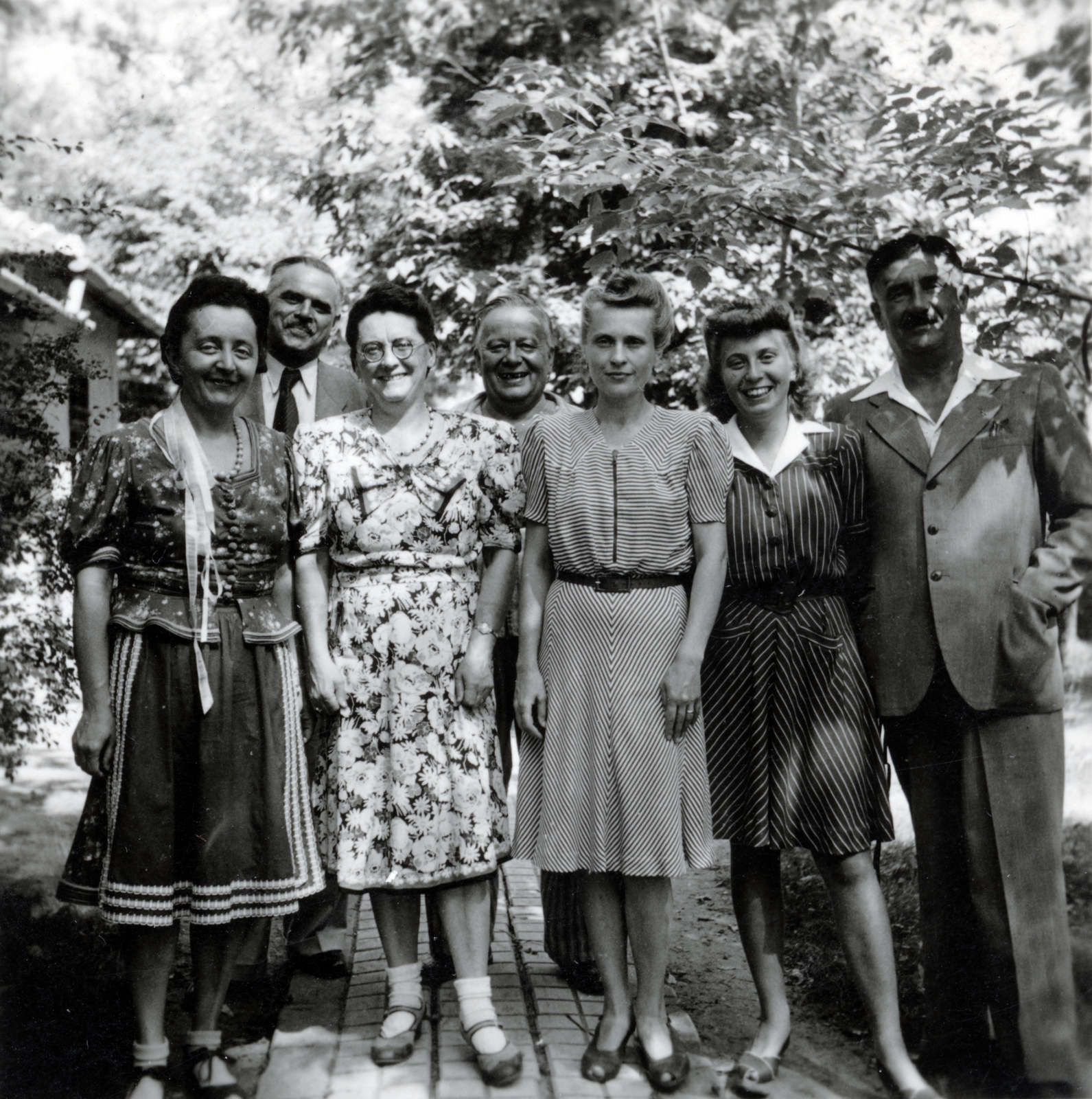 1943, Petőfi Sándor Városi Könyvtár Kiskőrös - Szász Lajos hagyatéka, socks and sandal, Fortepan #155691