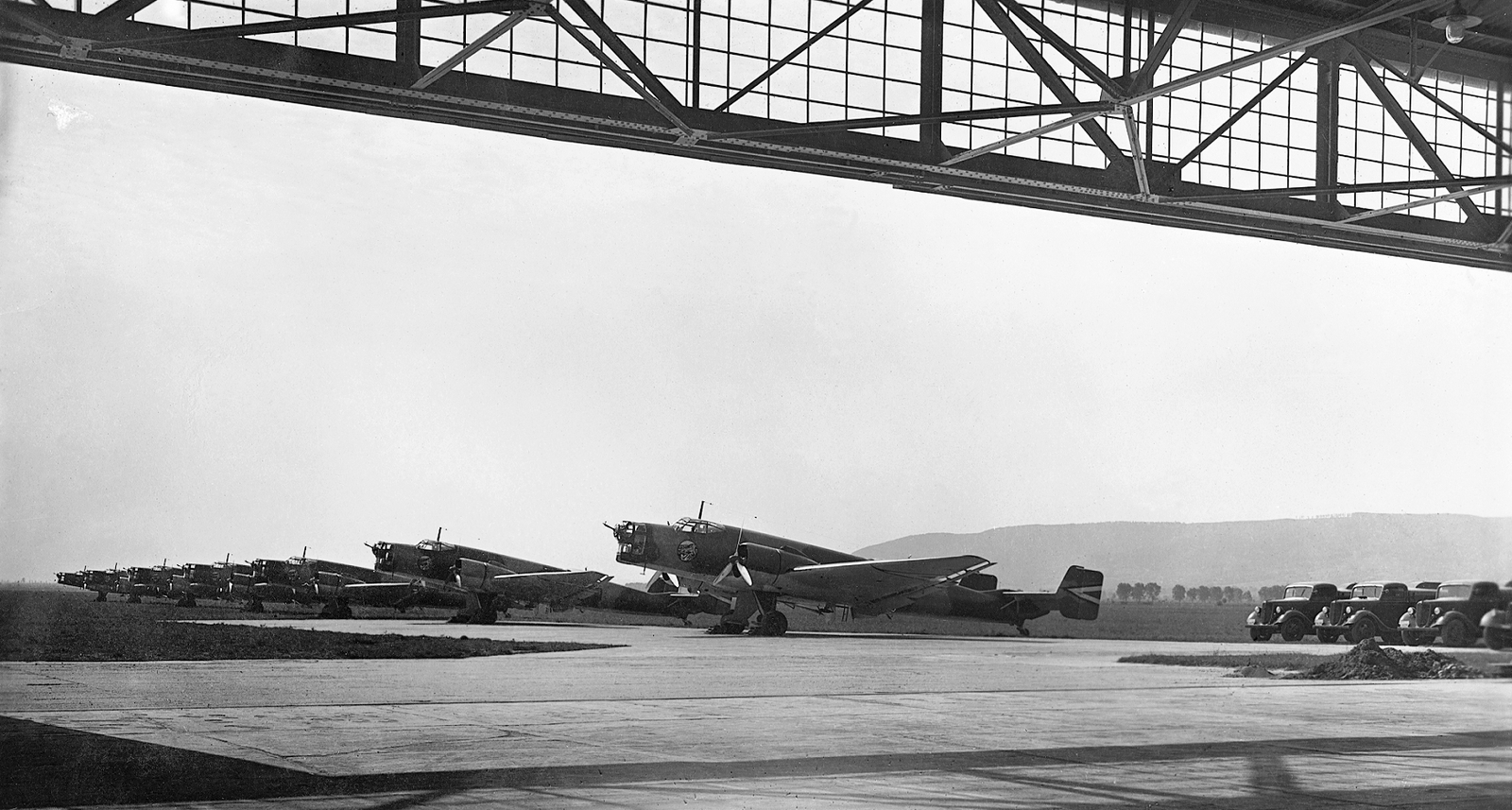 Hungary, Tapolca, repülőtér, Junkers Ju-86 repülőgépek., 1940, Erky-Nagy Tibor, transport, German brand, airplane, commercial vehicle, military, Junkers-brand, Royal Hungarian Air Force, airport, steel structure, tanker, Fortepan #15579