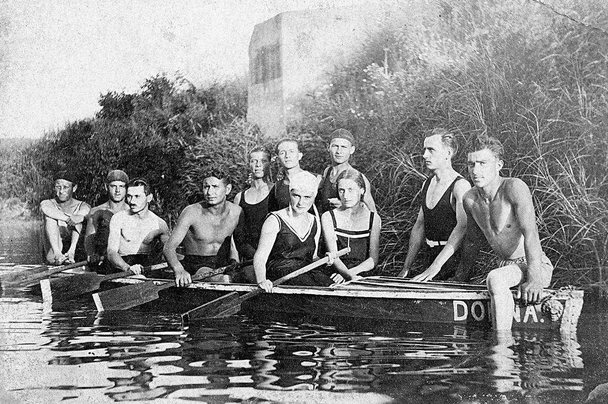 1928, Erky-Nagy Tibor, free time, bathing suit, tableau, women, men, water surface, summer, boat, bathing caps, paddling, shore, paddle, Fortepan #15582