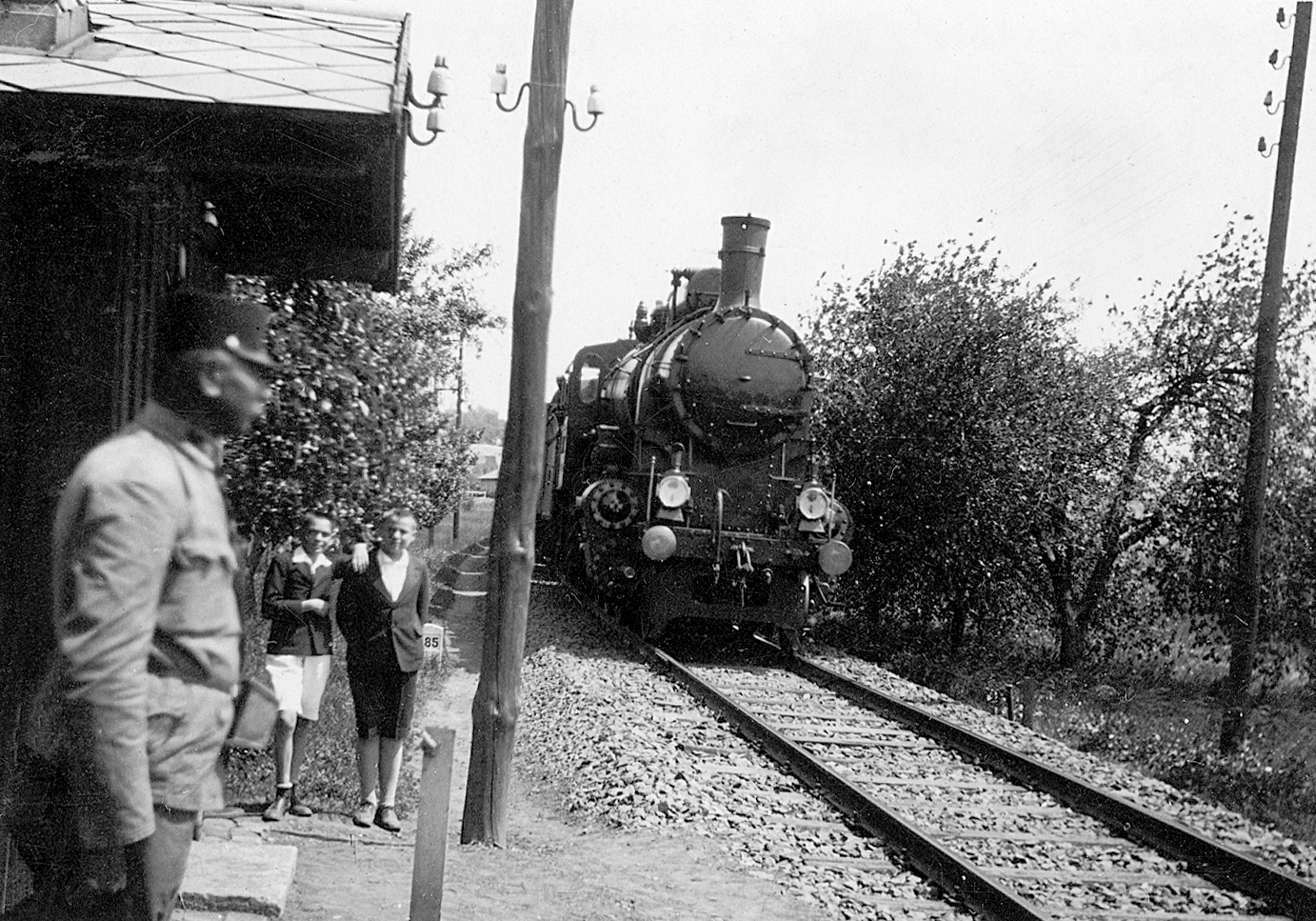 Magyarország, Kapospula, vasúti átjáró., 1935, Erky-Nagy Tibor, gőzmozdony, MÁV, vasút, magyar gyártmány, légvezeték, vasutas, Fortepan #15590