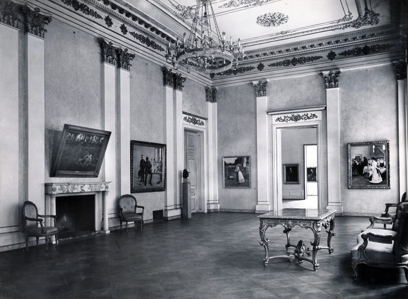 Magyarország, Budapest V., Károlyi (Egyetem) utca 6., Károlyi-palota, Fővárosi Képtár (később Petőfi Irodalmi Múzeum)., 1947, Magyar Nemzeti Galéria/Adattári Gyűjtemény, Budapest, enteriőr, kiállítás, festmény, Fortepan #155963