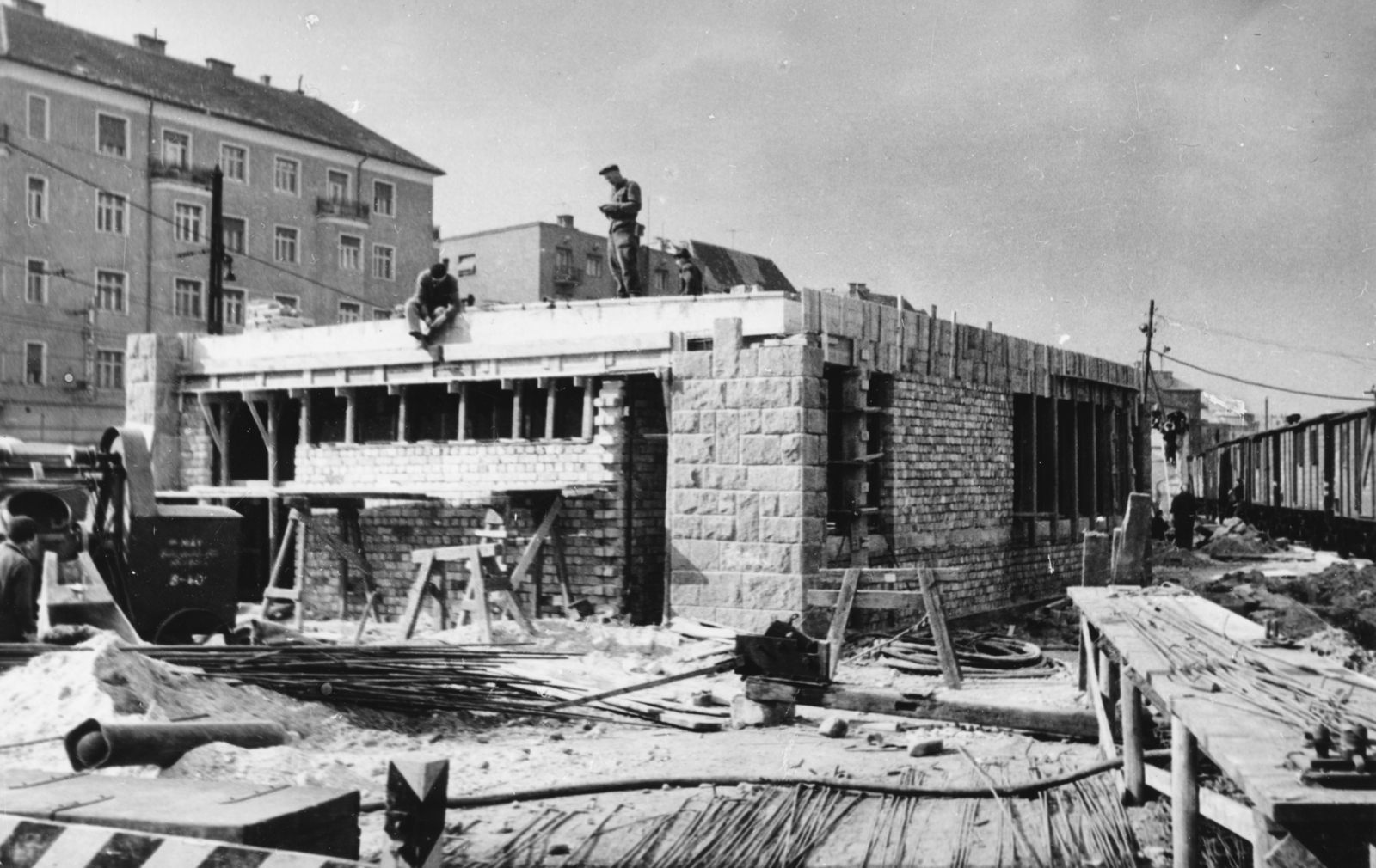 Magyarország, Budapest I.,Budapest XII., Déli pályaudvar, háttérben az Alkotás utca épületsora., 1962, Racsmány Dömötör, Budapest, Fortepan #155970