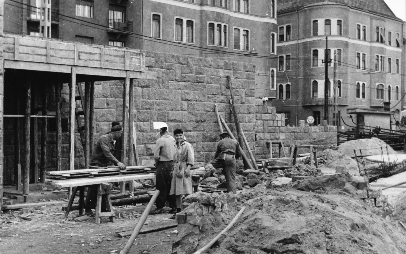 Hungary, Budapest XII.,Budapest I., a Déli pályaudvar átépítése. Háttérben az Alkotás utca házai., 1962, Racsmány Dömötör, Budapest, Fortepan #155974
