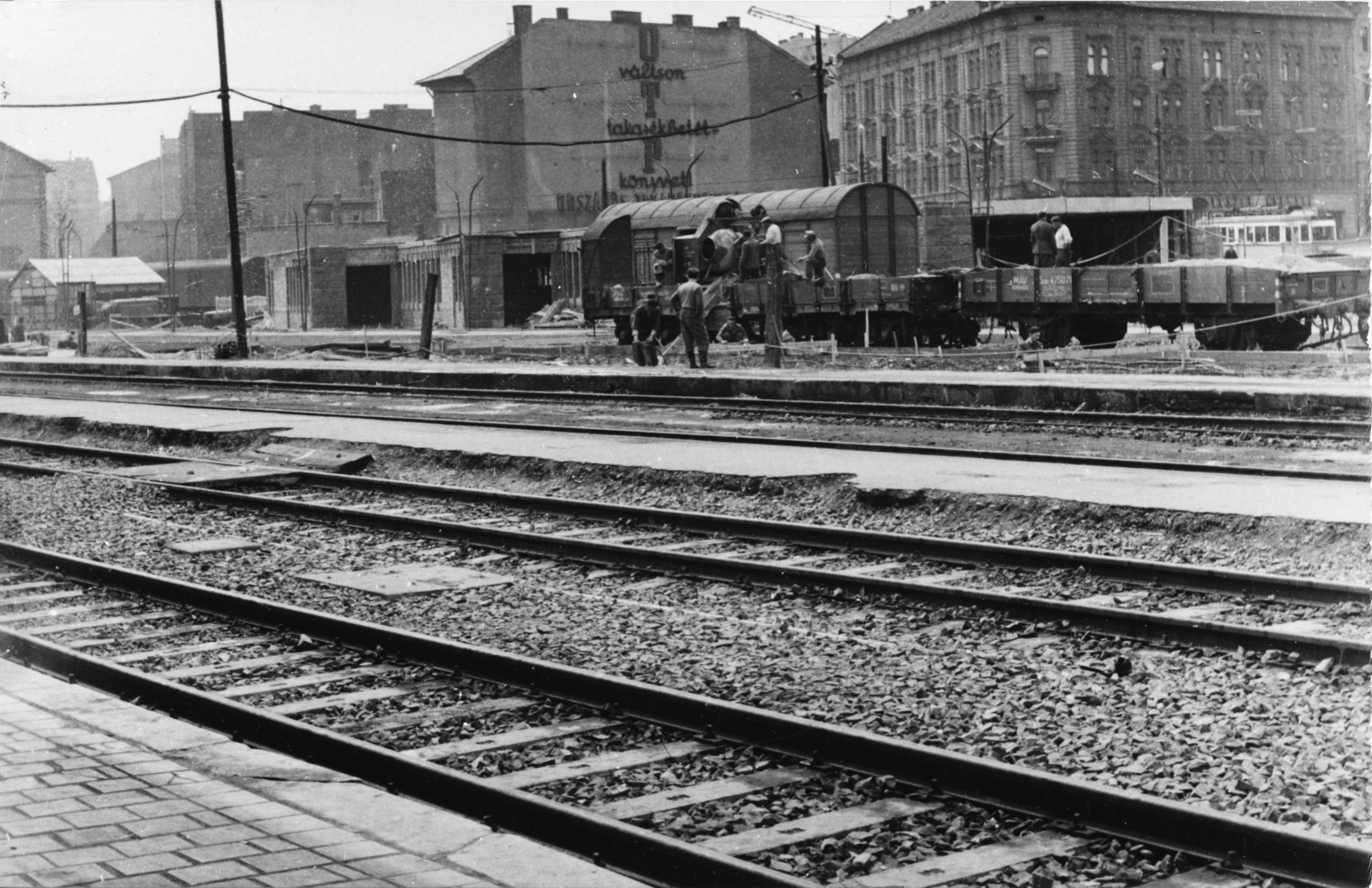 Magyarország, Budapest XII.,Budapest I., a Déli pályaudvar átépítése. Háttérben az Alkotás utca - Nagyenyed utca sarok., 1962, Racsmány Dömötör, Budapest, Fortepan #155976