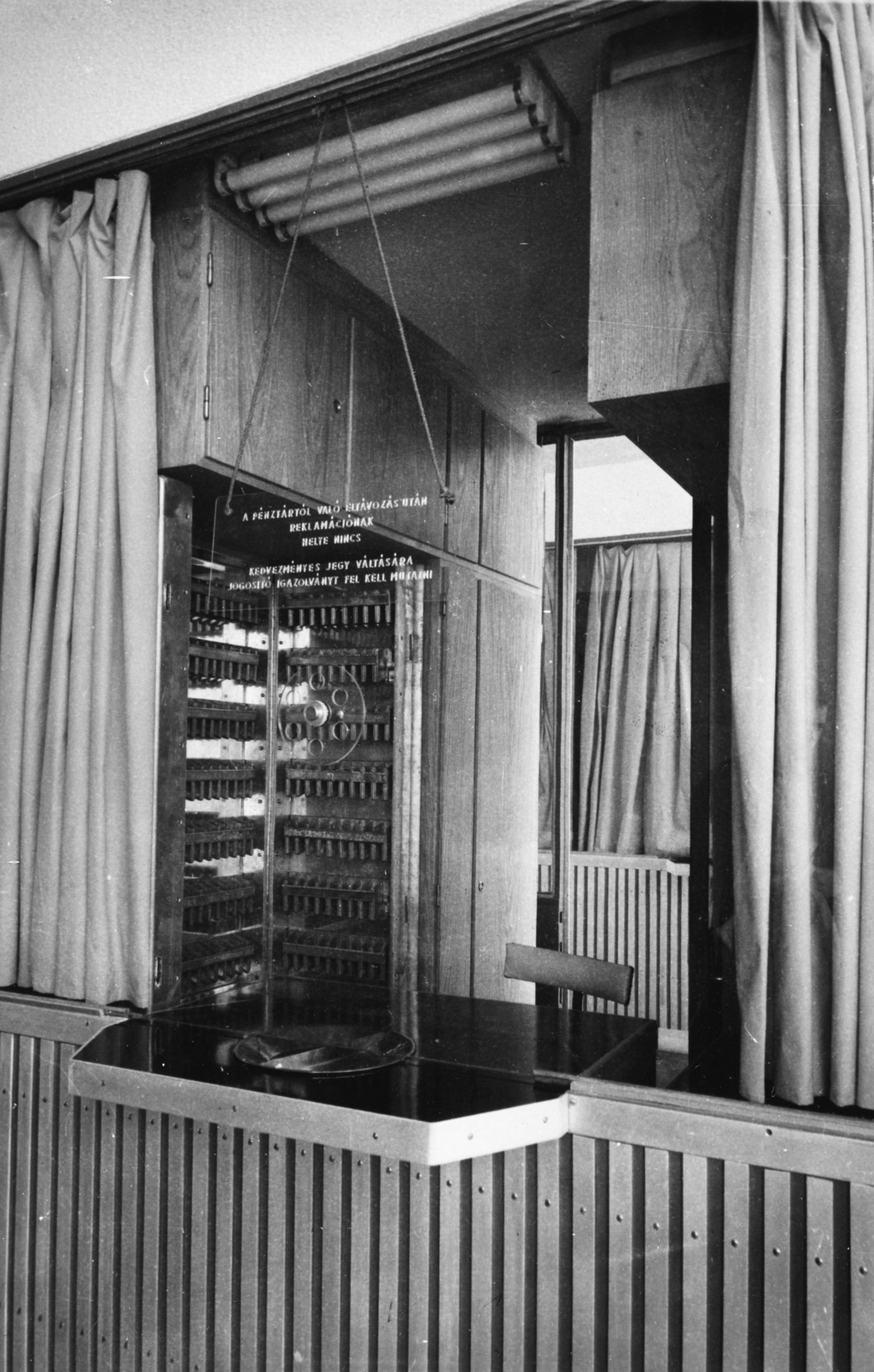 Magyarország, Budapest I., a Déli pályaudvar új pénztárcsarnoka., 1962, Racsmány Dömötör, Budapest, Fortepan #155980