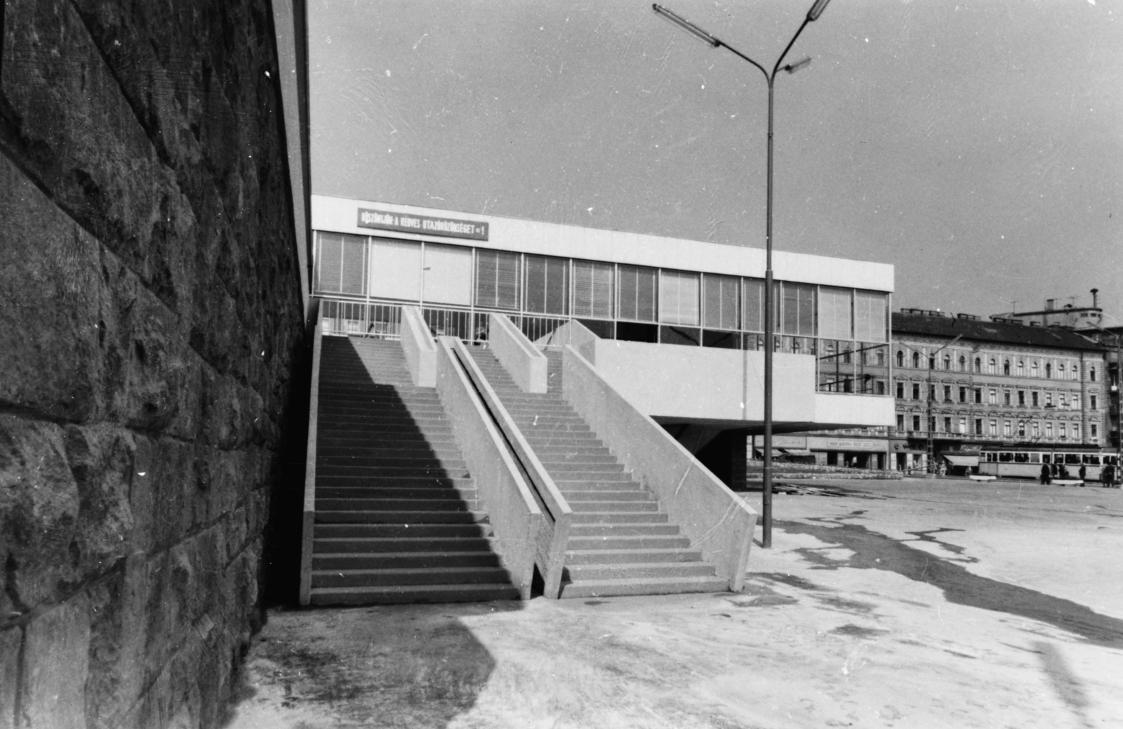Magyarország, Budapest I., Déli pályaudvar, jobbra a háttérben az Alkotás utca., 1962, Racsmány Dömötör, Budapest, lépcső, Fortepan #155992