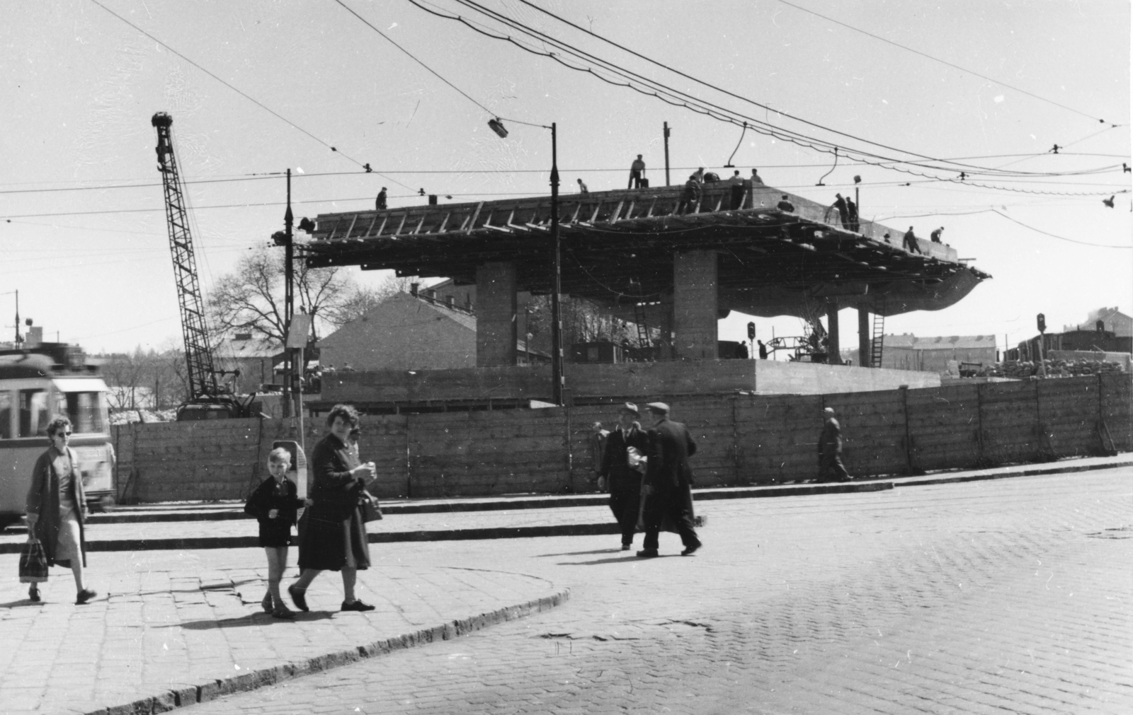 Magyarország, Budapest I., Alkotás utca - Krisztina körút sarok, az utascsarnok vasbetonszerkezete a Déli pályaudvar átépítése idején., 1962, Racsmány Dömötör, Budapest, Fortepan #156009